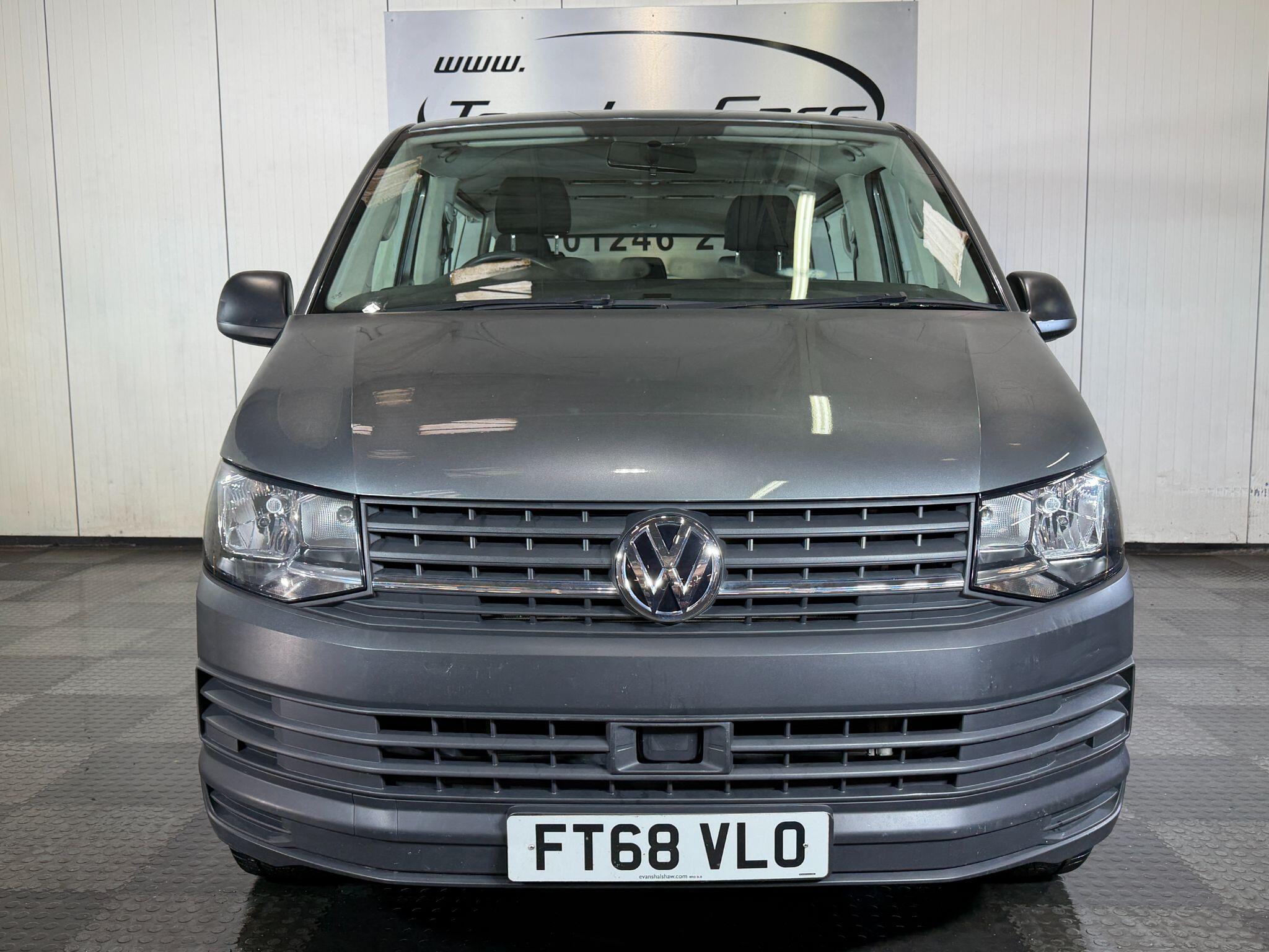 Volkswagen Transporter view 4