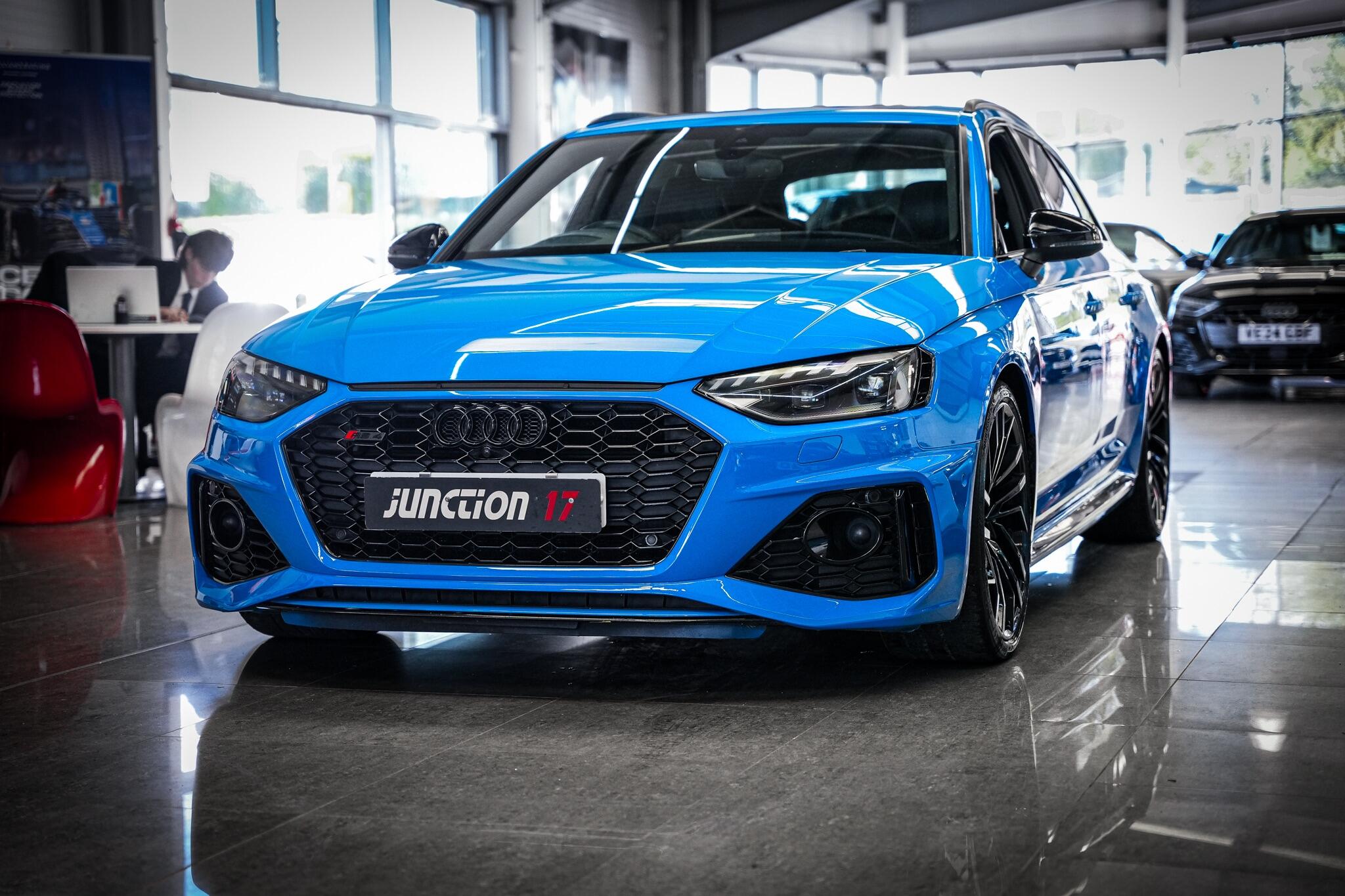 Audi RS4 view 15