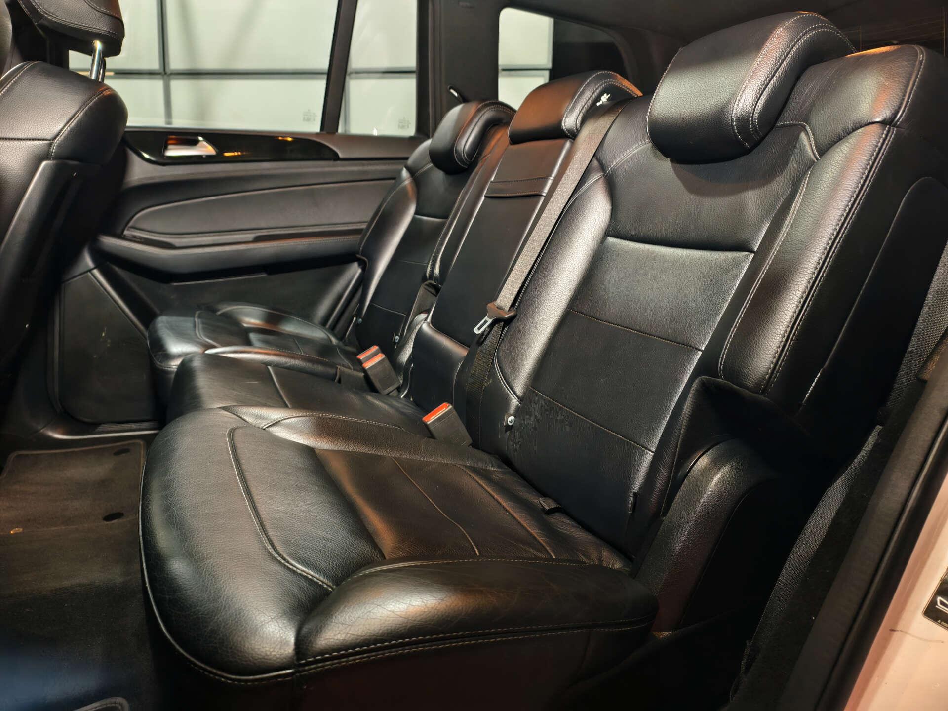 Mercedes-Benz GLS view 23