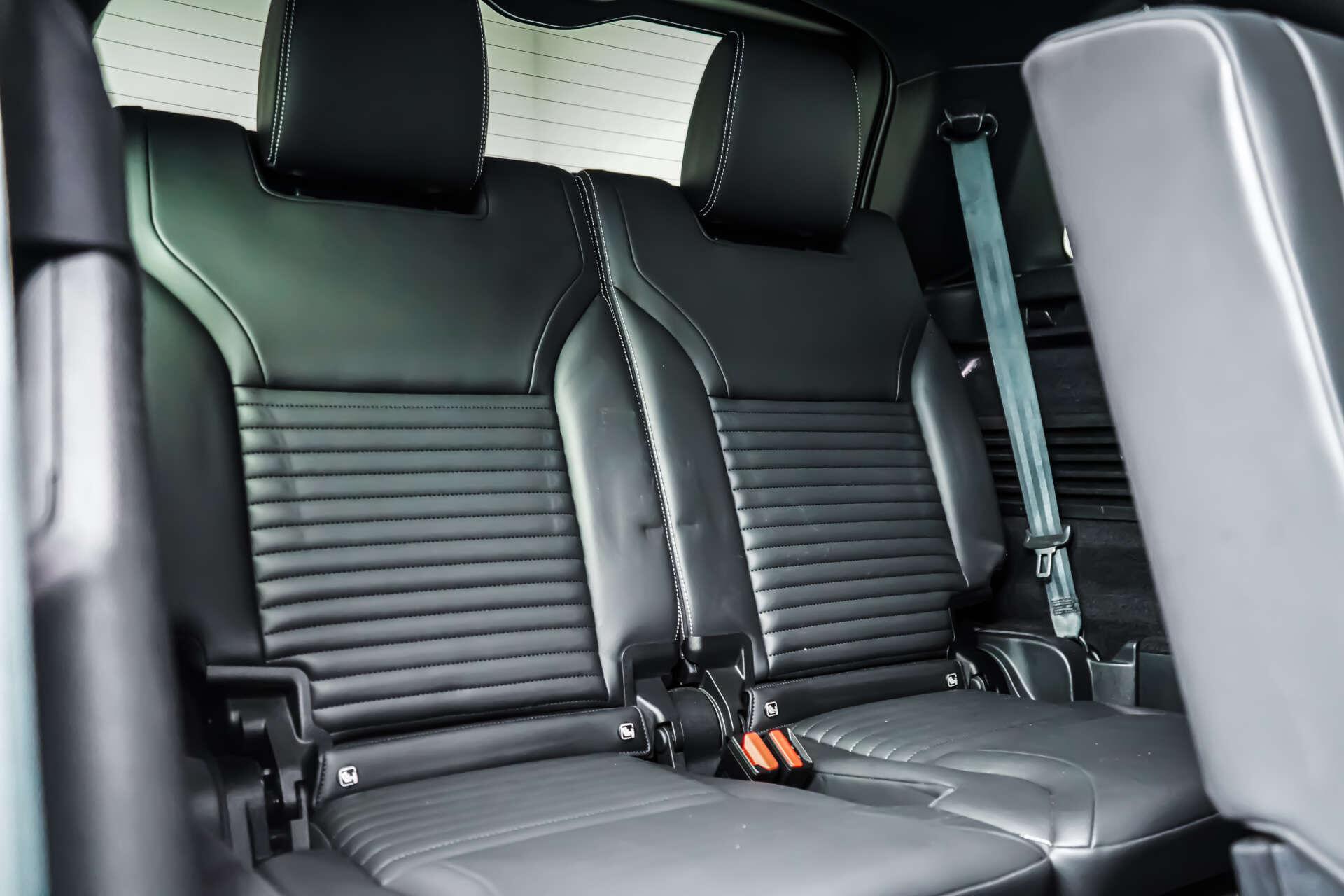 Land Rover Discovery view 9