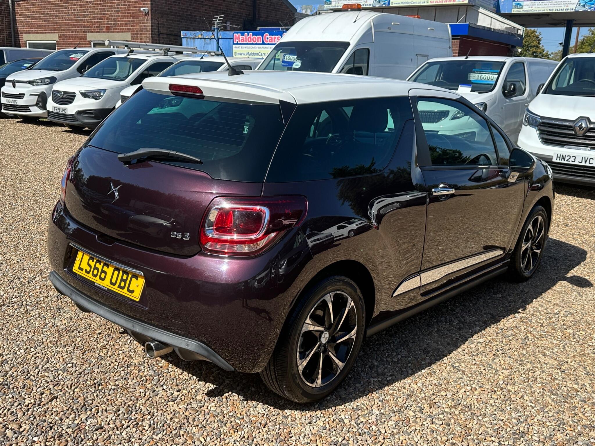 DS Automobiles DS 3 view 5