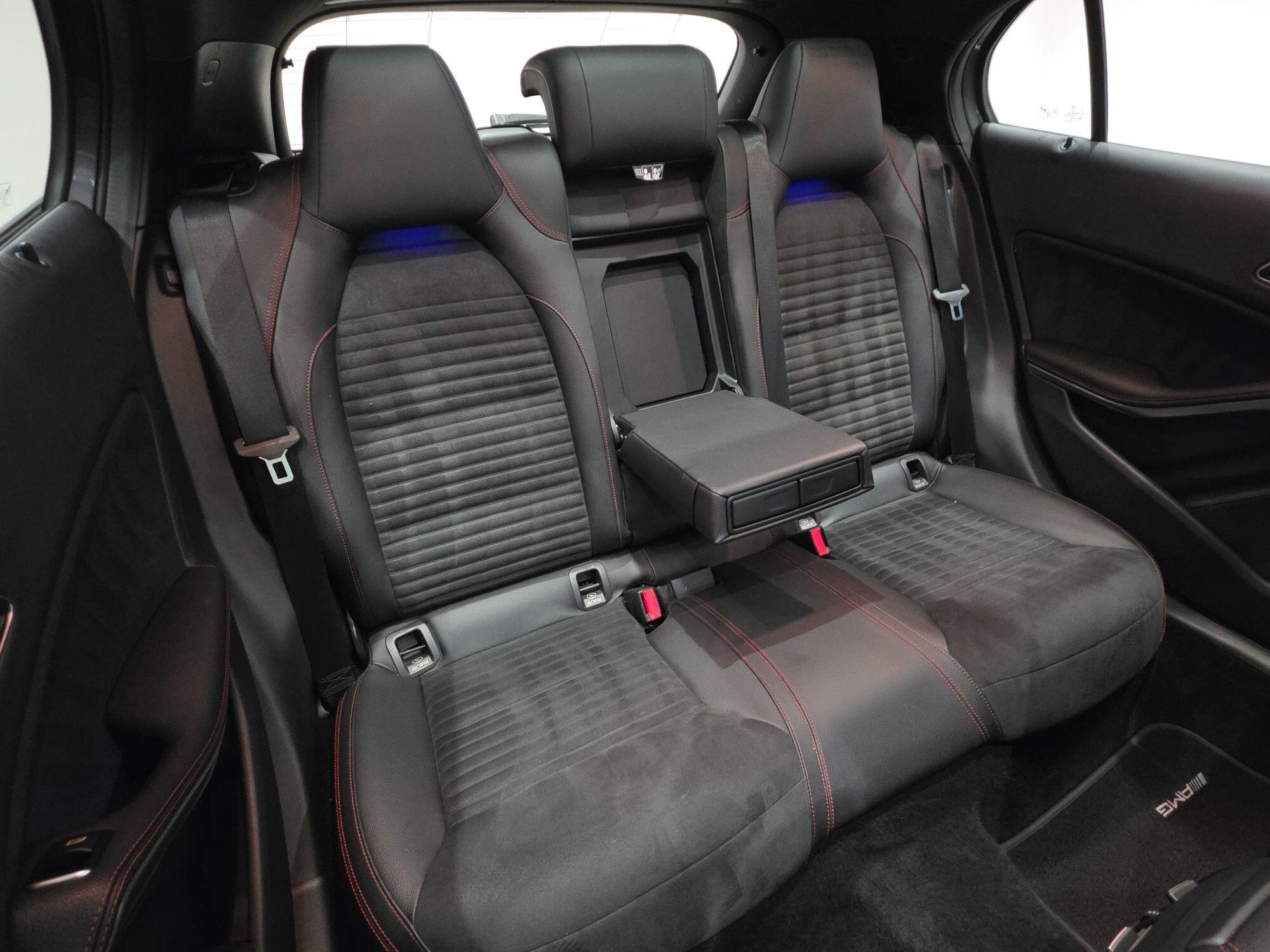 Mercedes-Benz GLA view 21