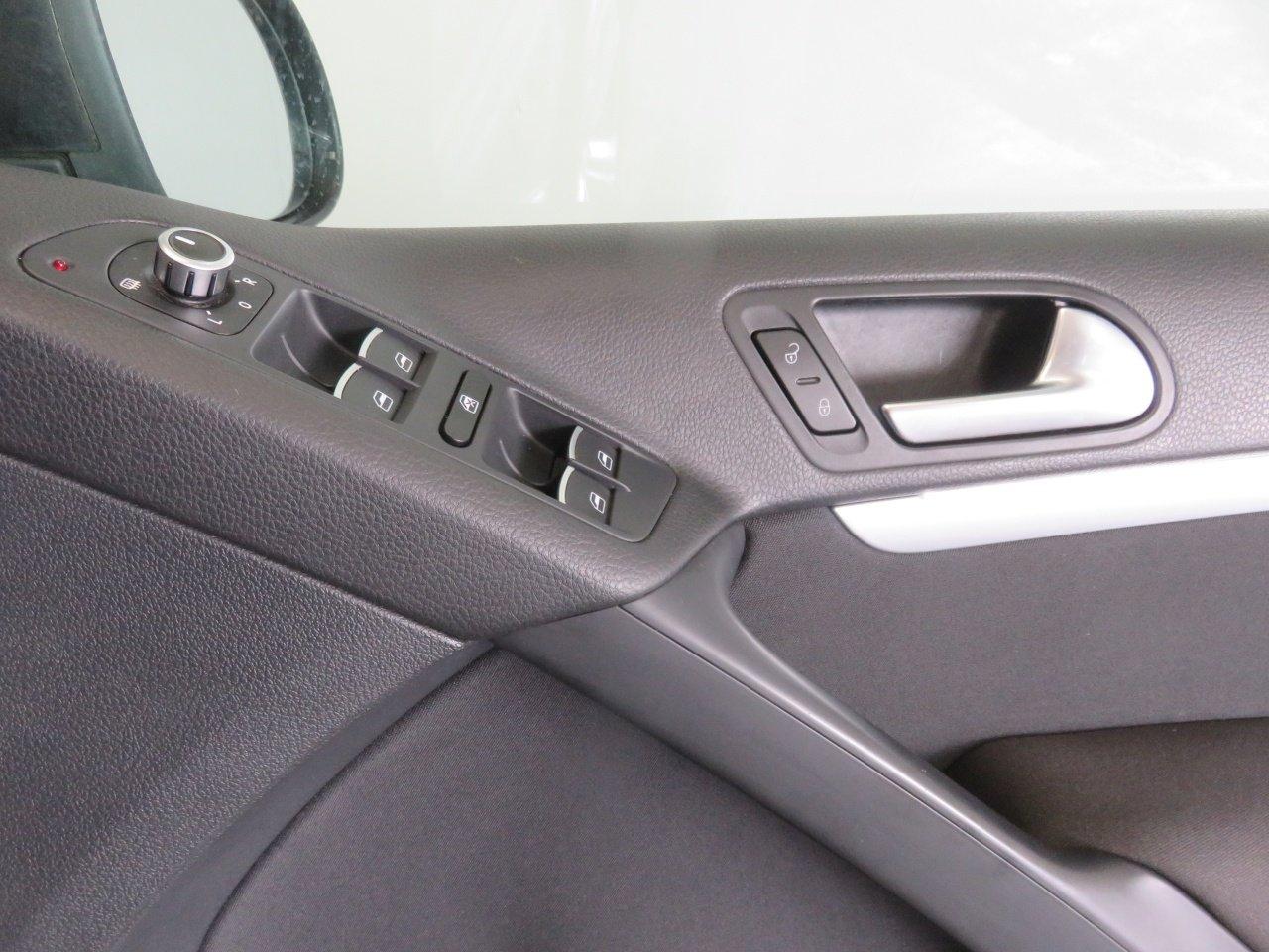 Volkswagen Tiguan view 45