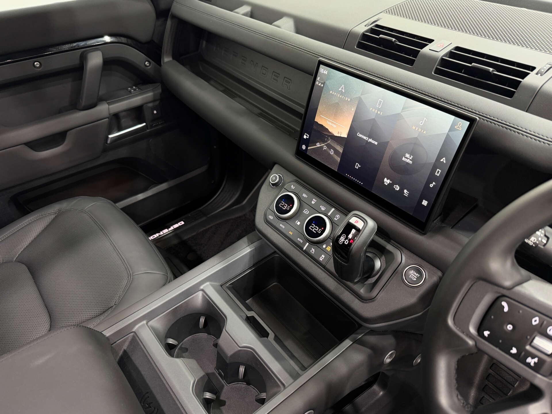 Land Rover Defender view 37