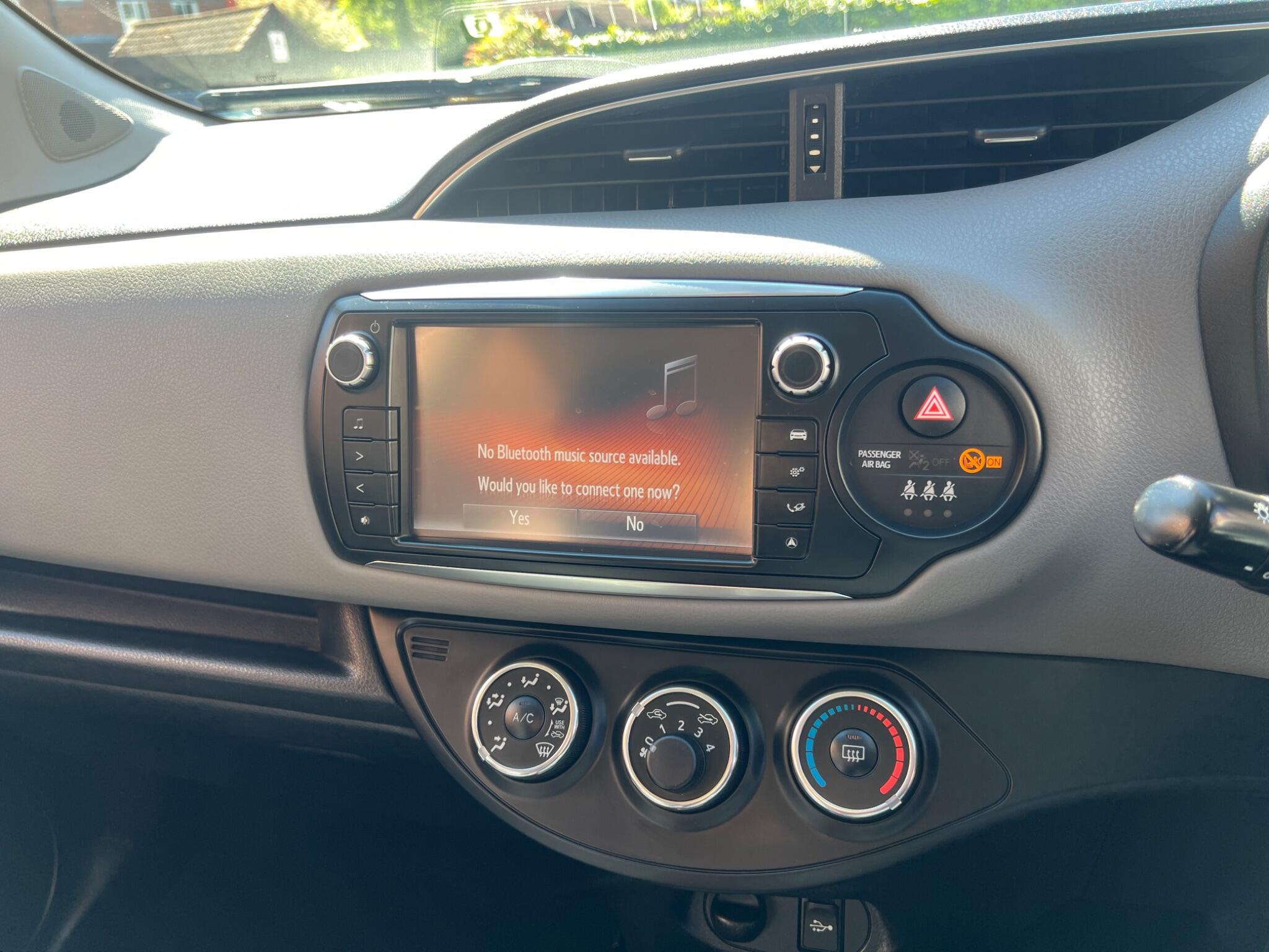 Toyota Yaris view 45