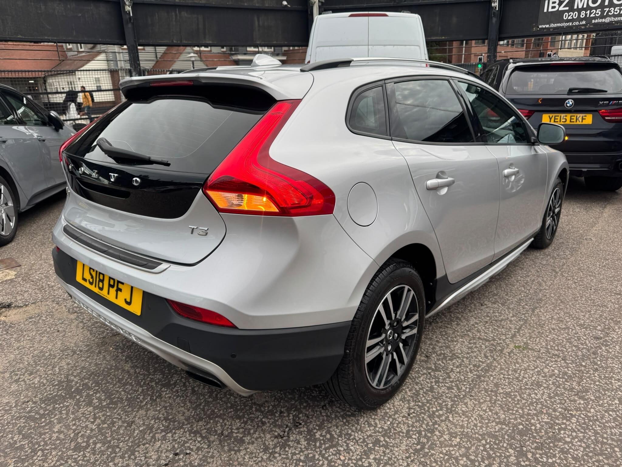 Volvo V40 Cross Country view 24
