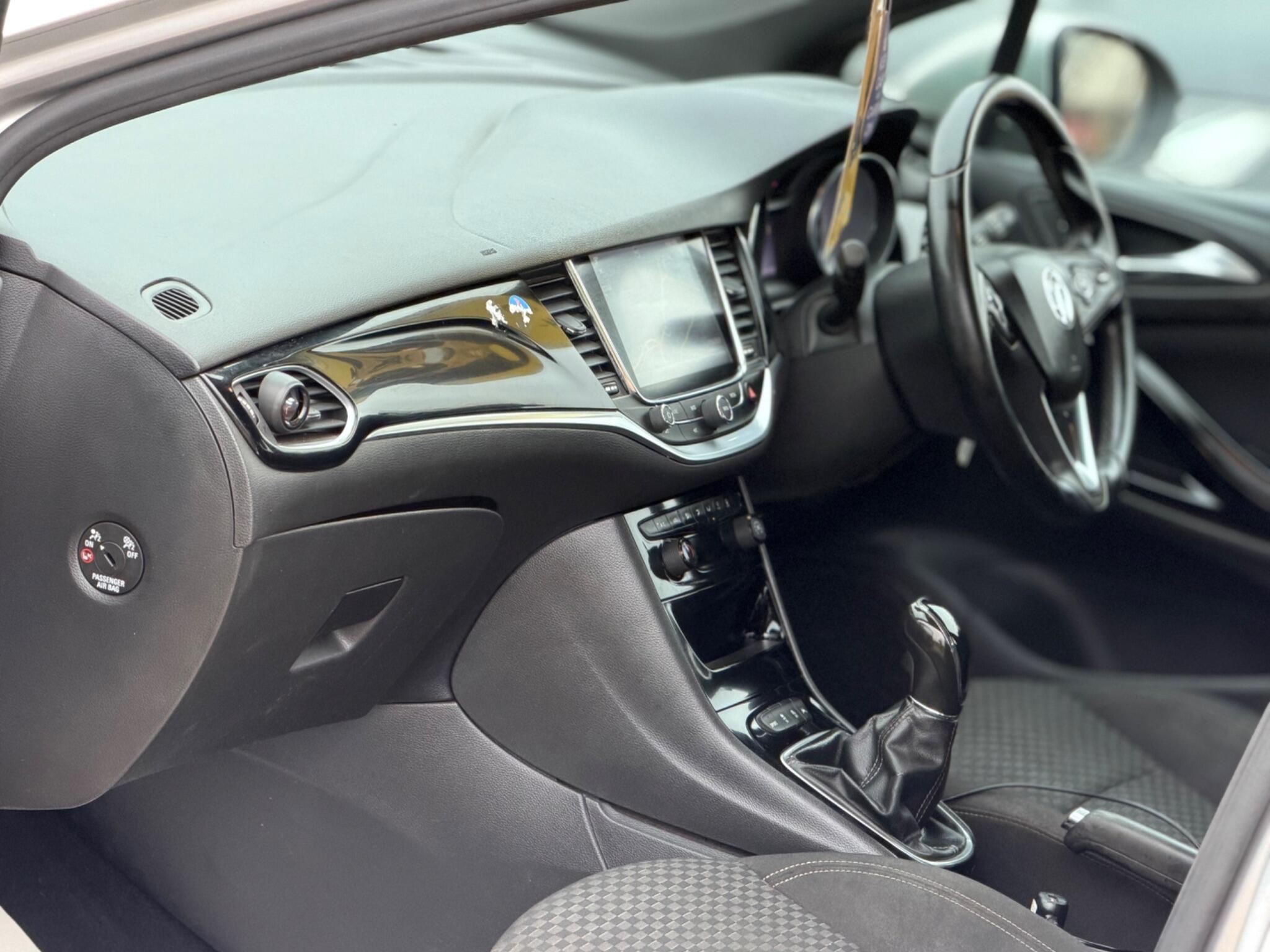 2016 Vauxhall Astra 1.0i Turbo ecoFLEX SRi Nav Euro 6 (s/s) 5dr image 14