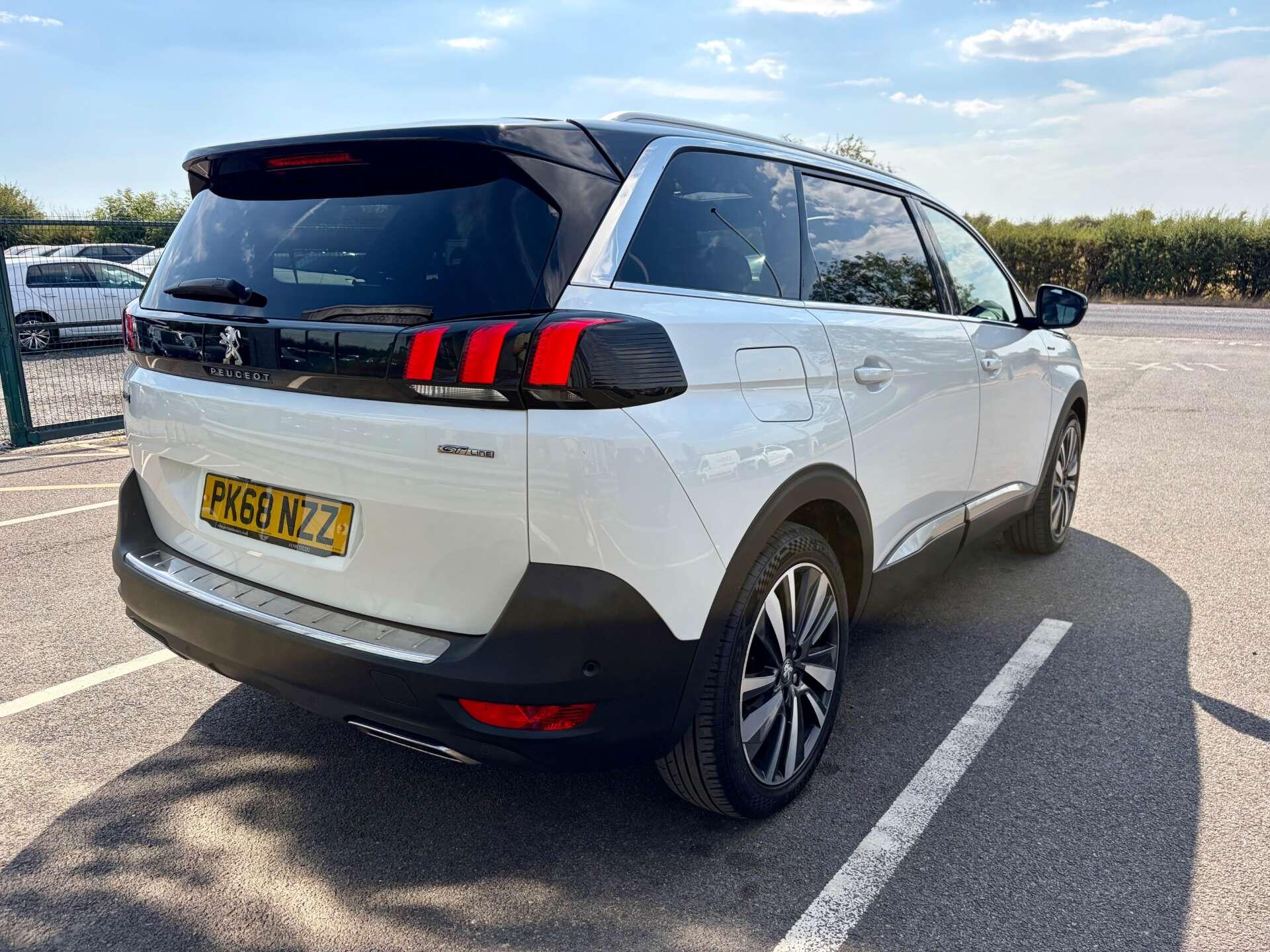 Peugeot 5008 view 8