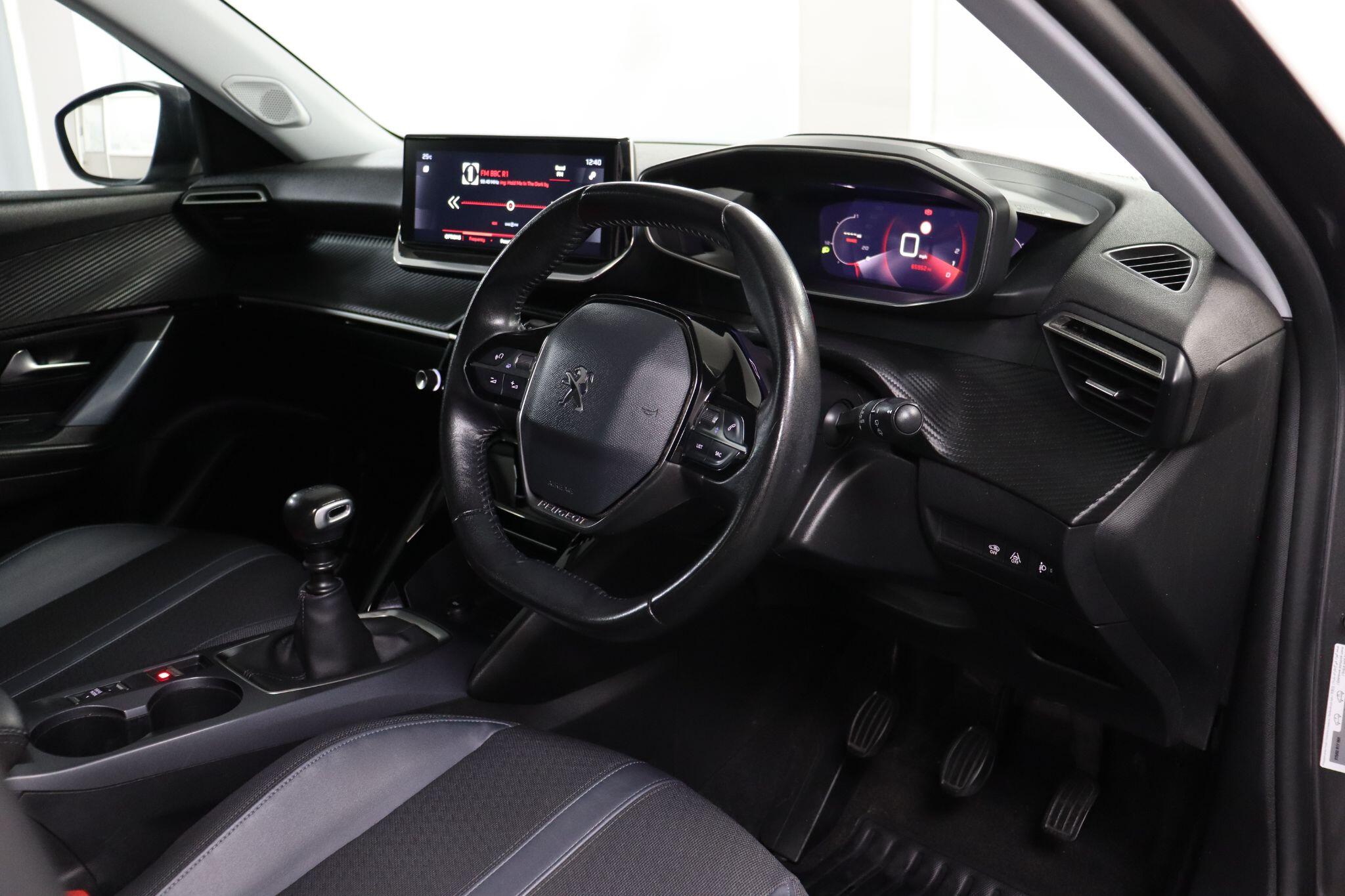 Peugeot 2008 view 16