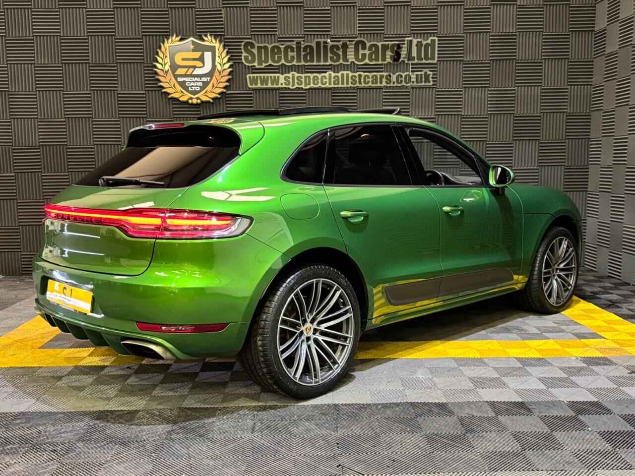 Porsche Macan view 12