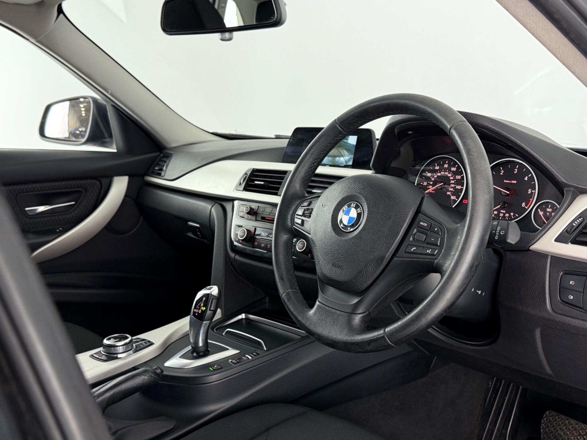 BMW 3 Series view 3