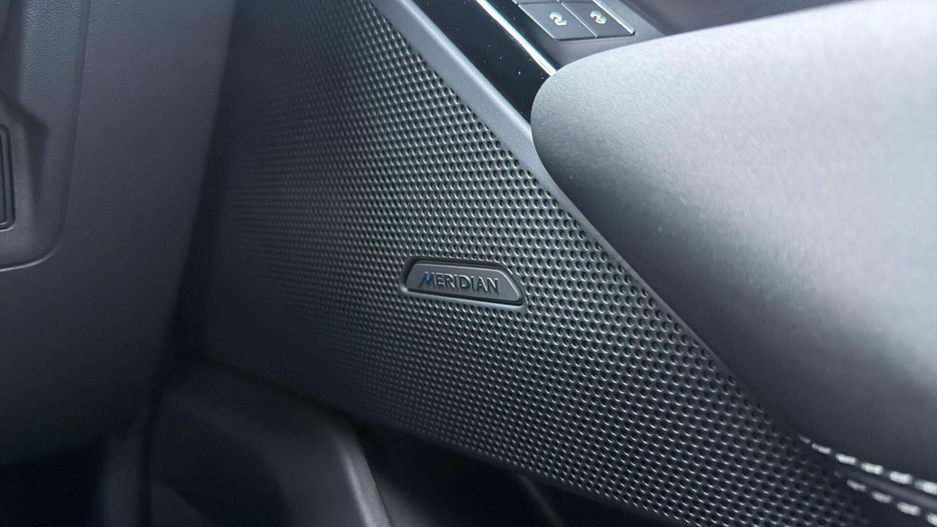 Land Rover Range Rover Velar view 40