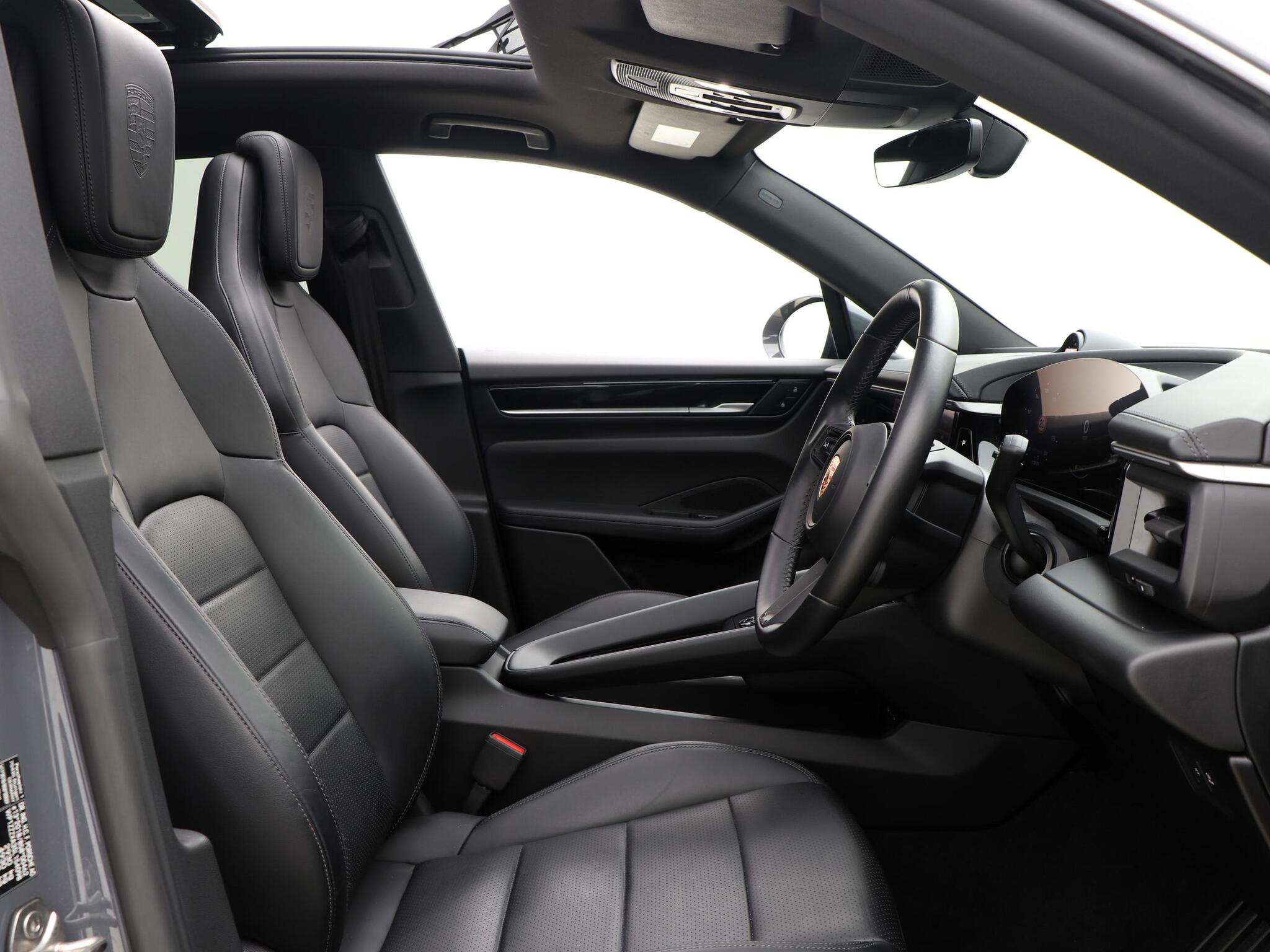 Porsche Macan view 38