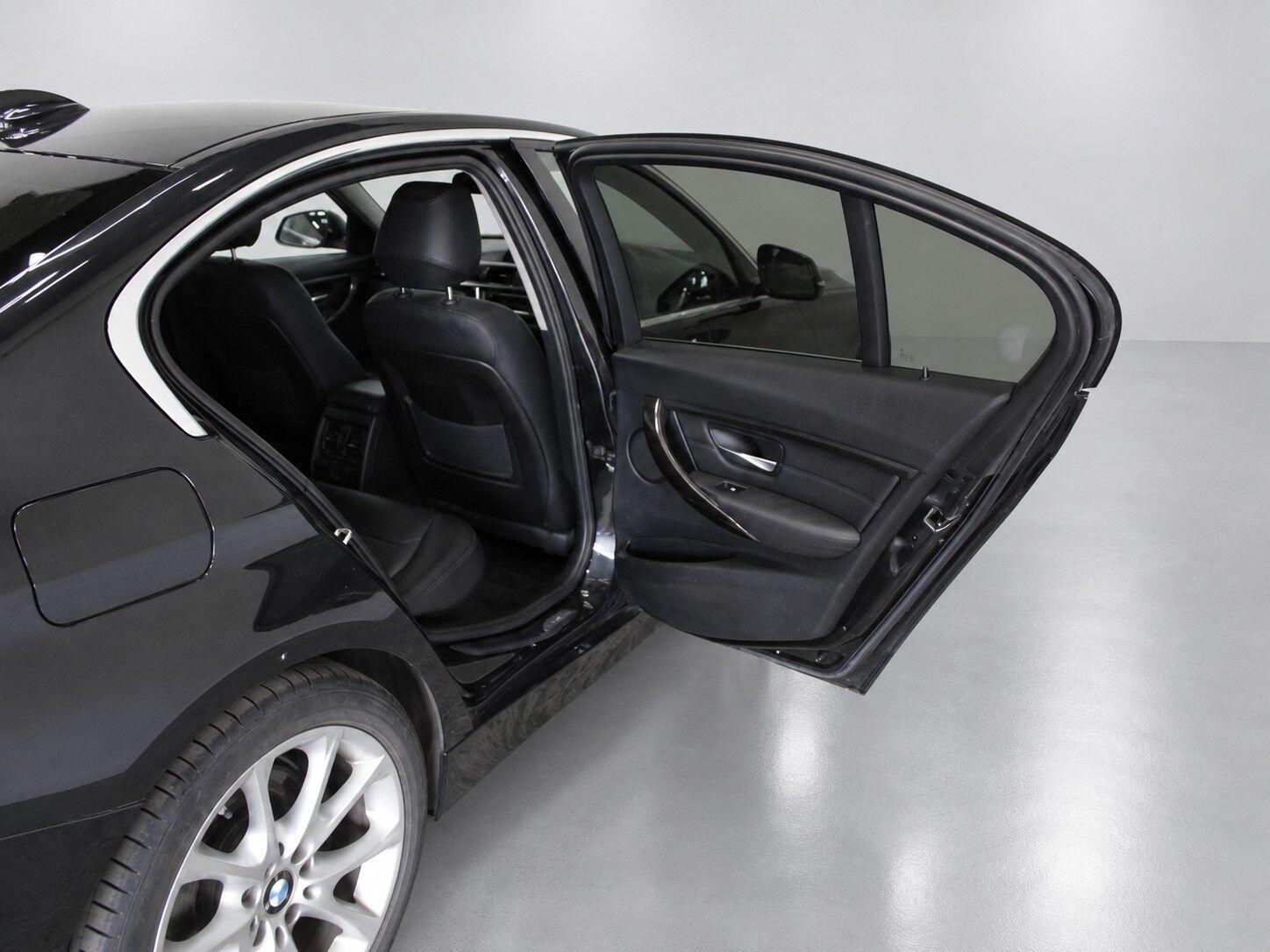 BMW 3 Series view 26