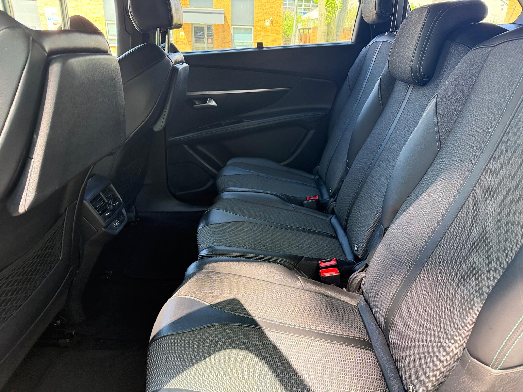 Peugeot 5008 view 9