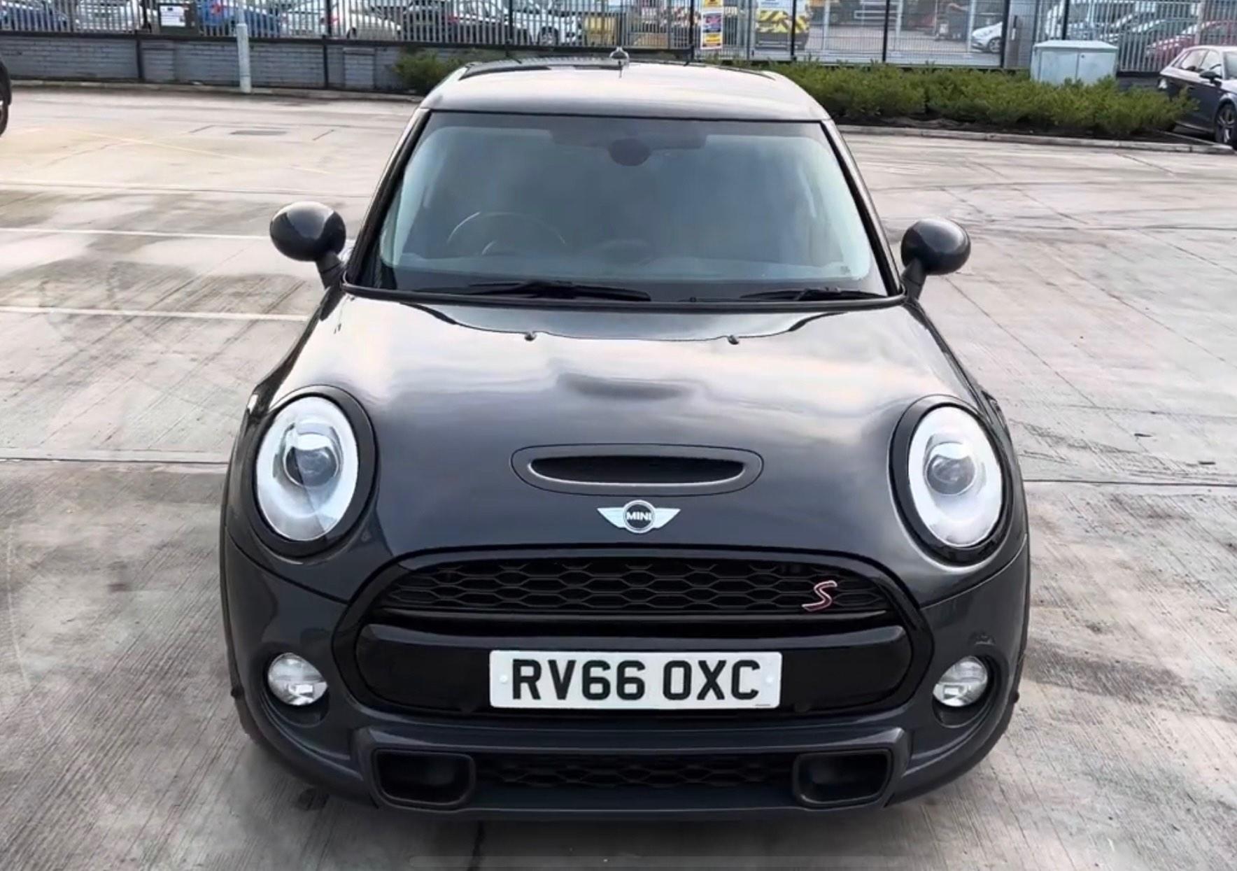 Mini Hatch view 3