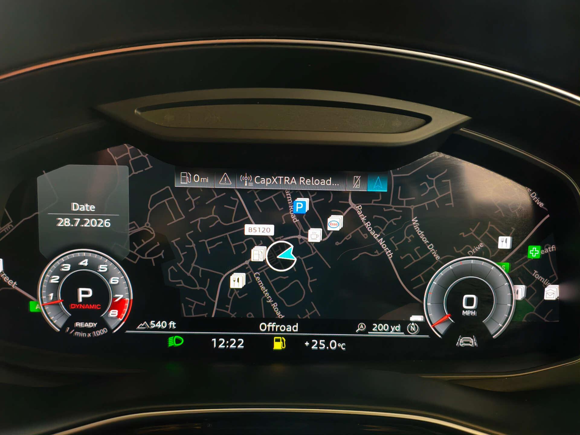 Audi SQ8 view 26