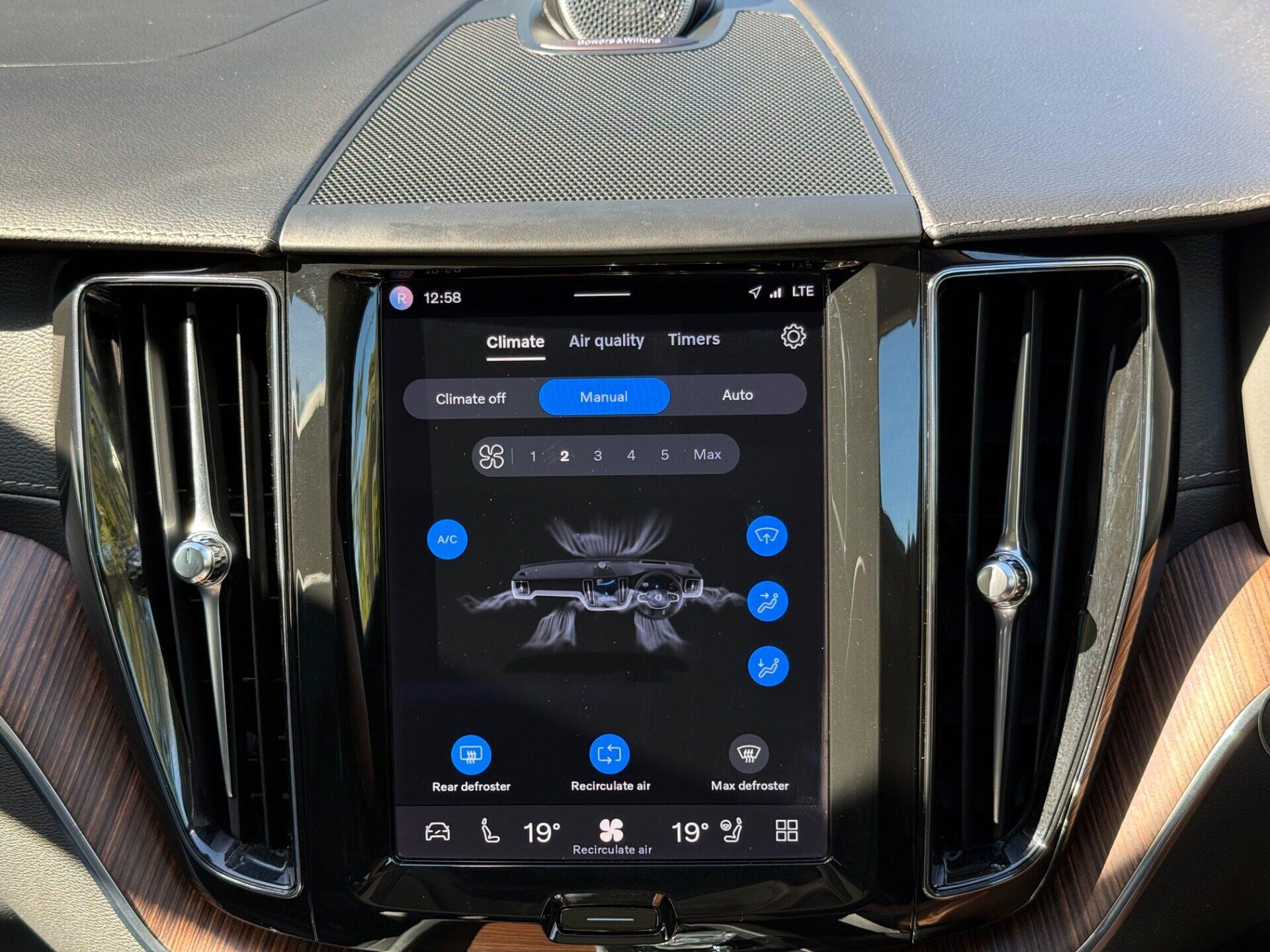 Volvo XC60 view 48