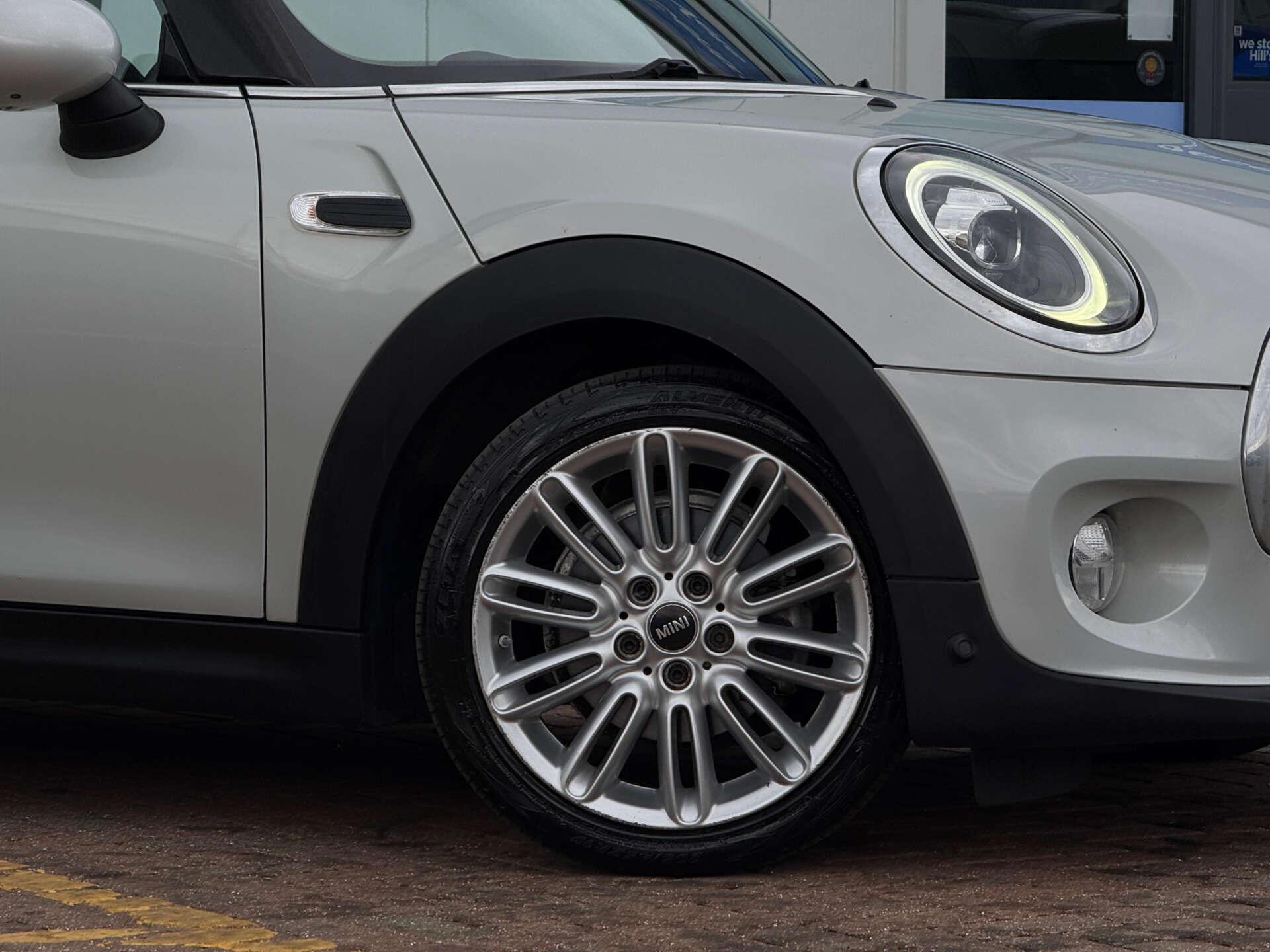 Mini Convertible view 13