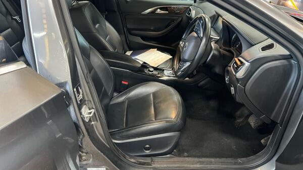 Infiniti Q30 view 3