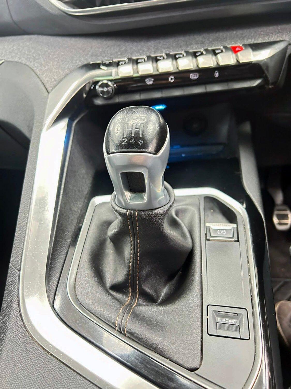 Peugeot 3008 view 18