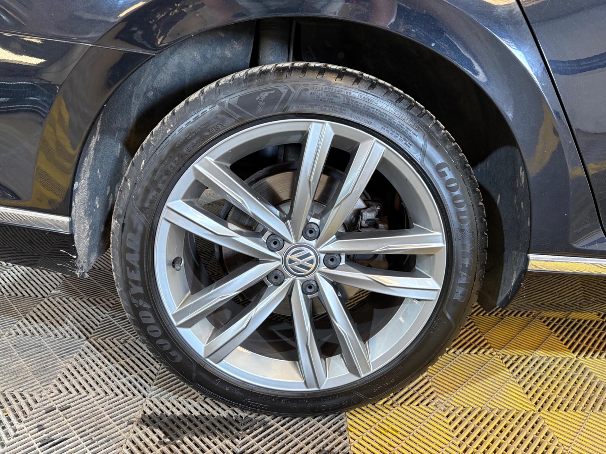 Volkswagen Passat view 86