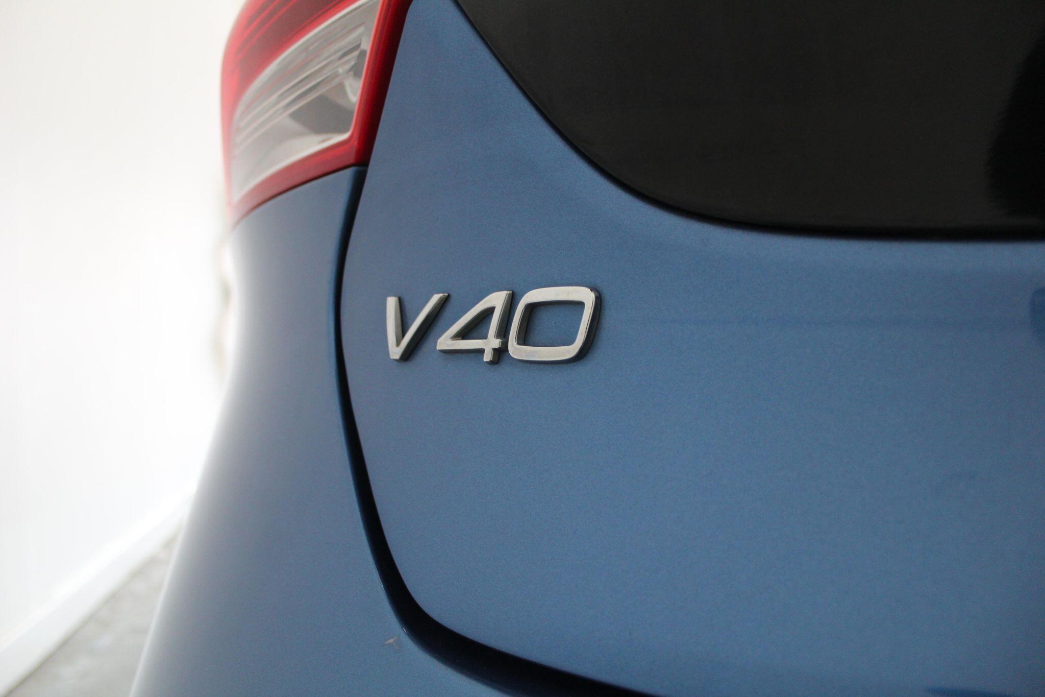 Volvo V40 view 18