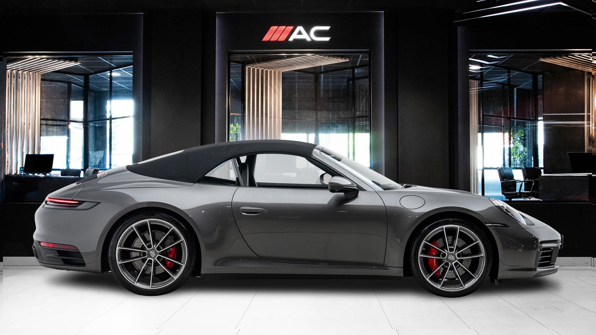 Porsche 911 view 3
