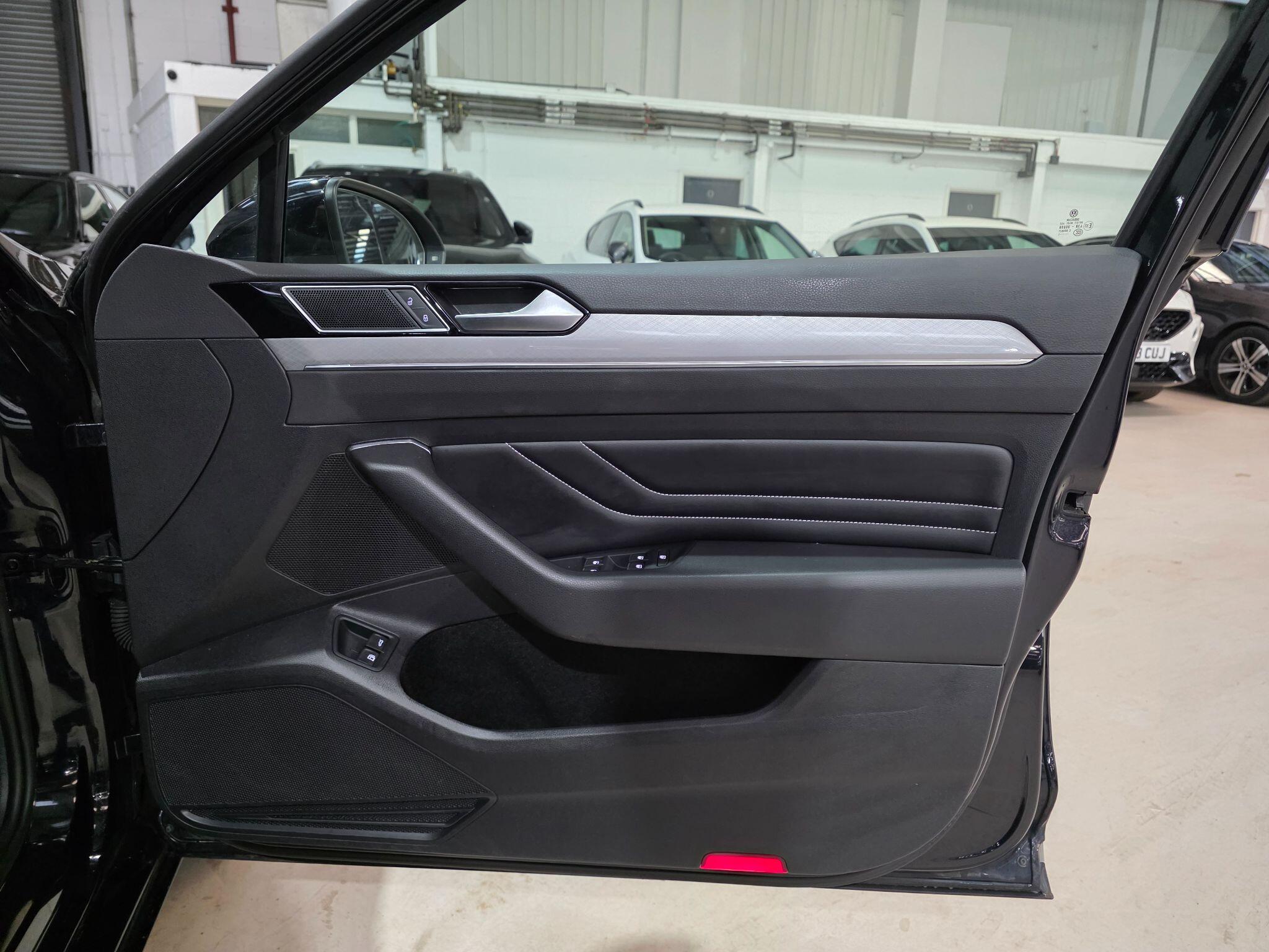 Volkswagen Passat view 12