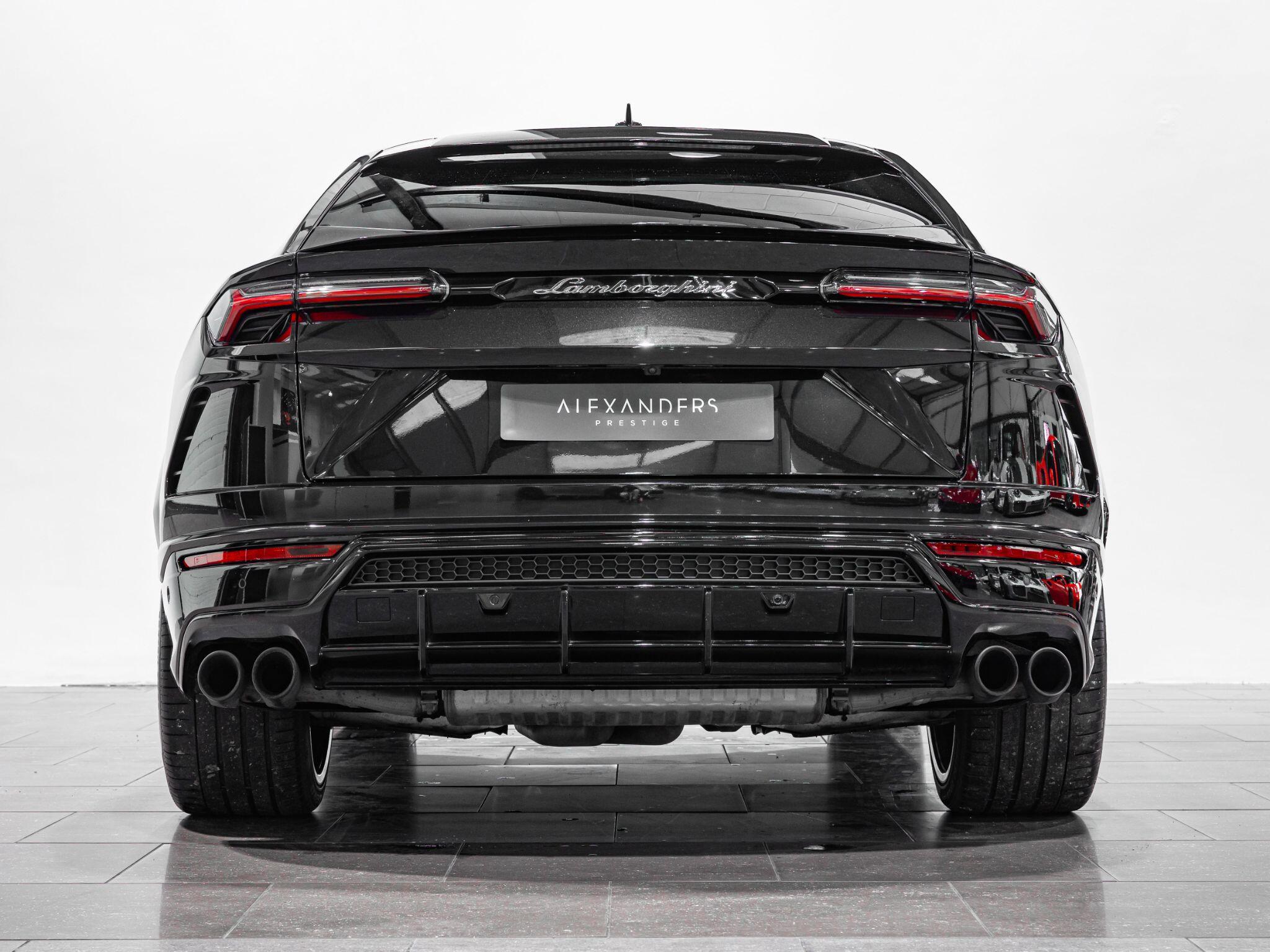 Lamborghini Urus view 11