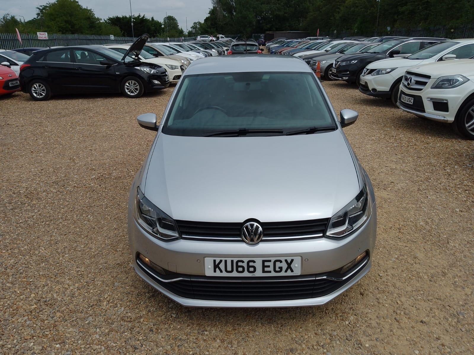 Volkswagen Polo view 5
