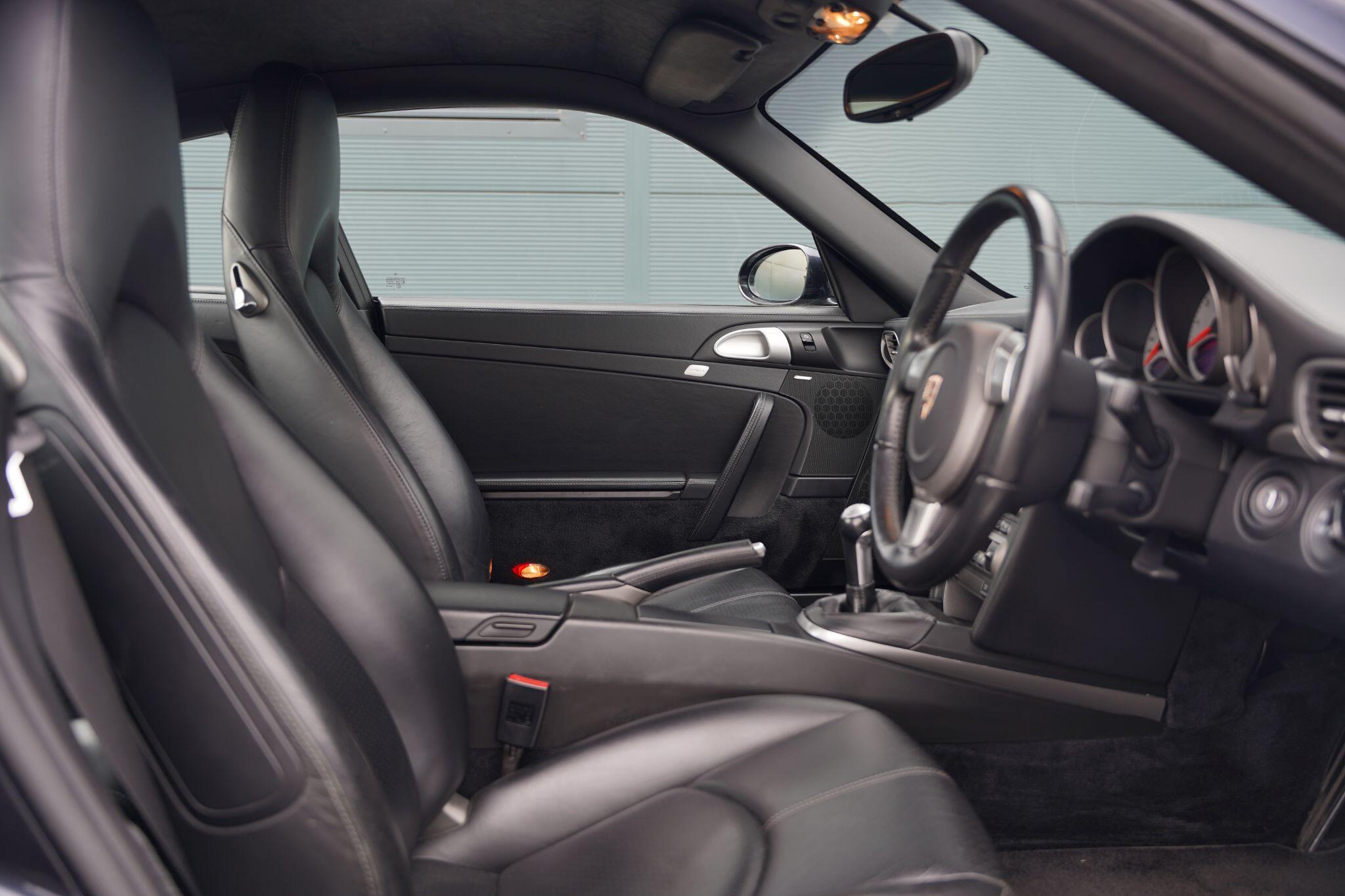 Porsche 911 view 21