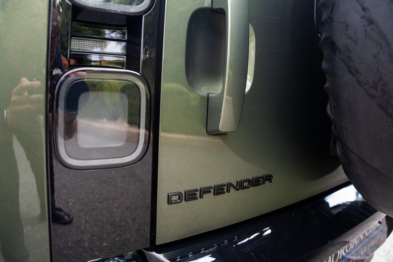 Land Rover Defender view 13