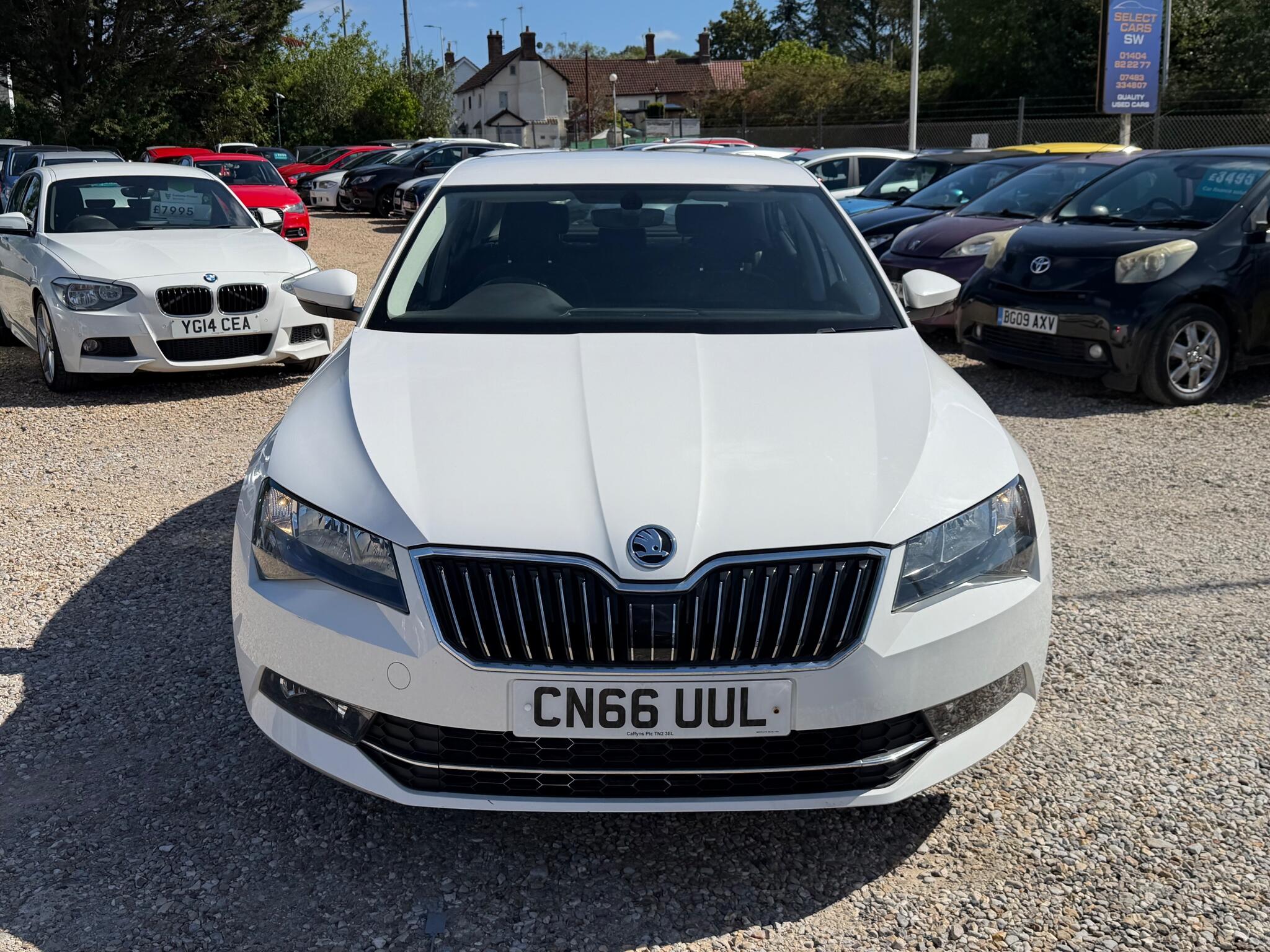 Skoda Superb view 3
