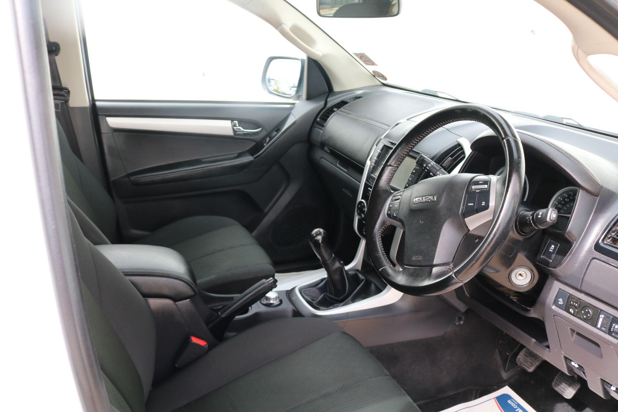 Isuzu D-Max view 25