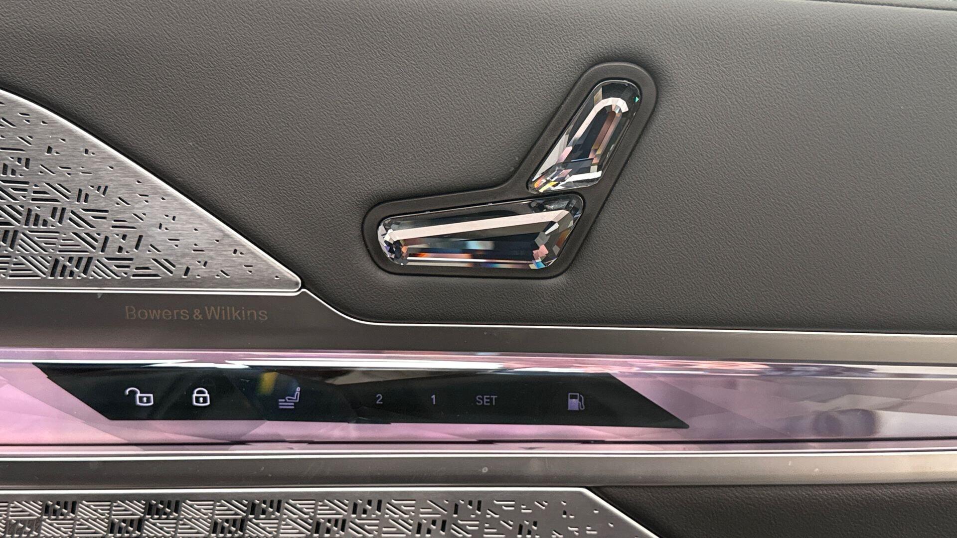 BMW 7 Series view 27