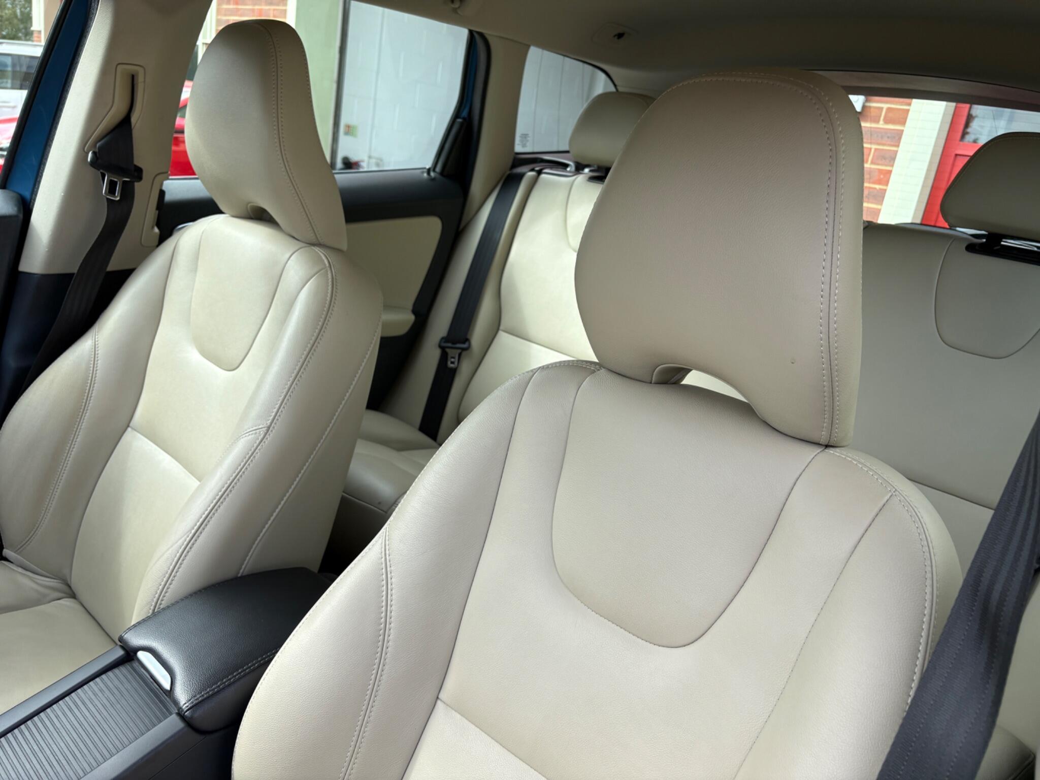 Volvo XC60 view 22