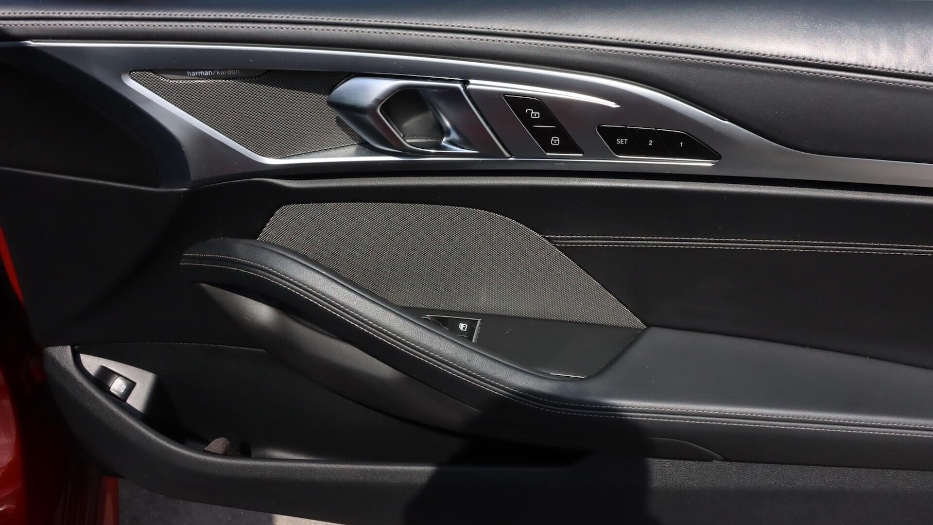 BMW 8 Series view 32