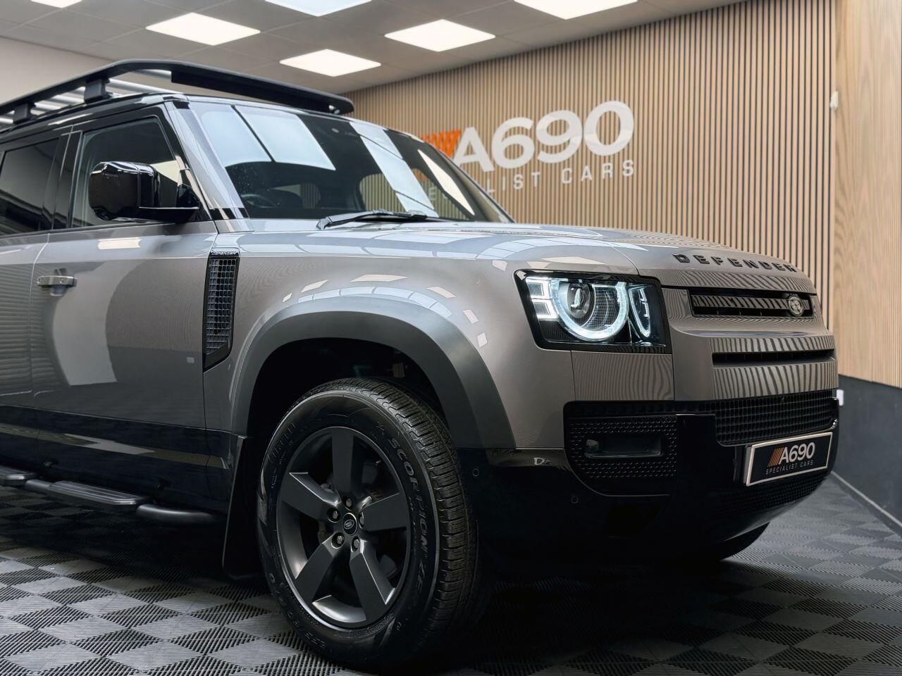 Land Rover Defender 110 view 11