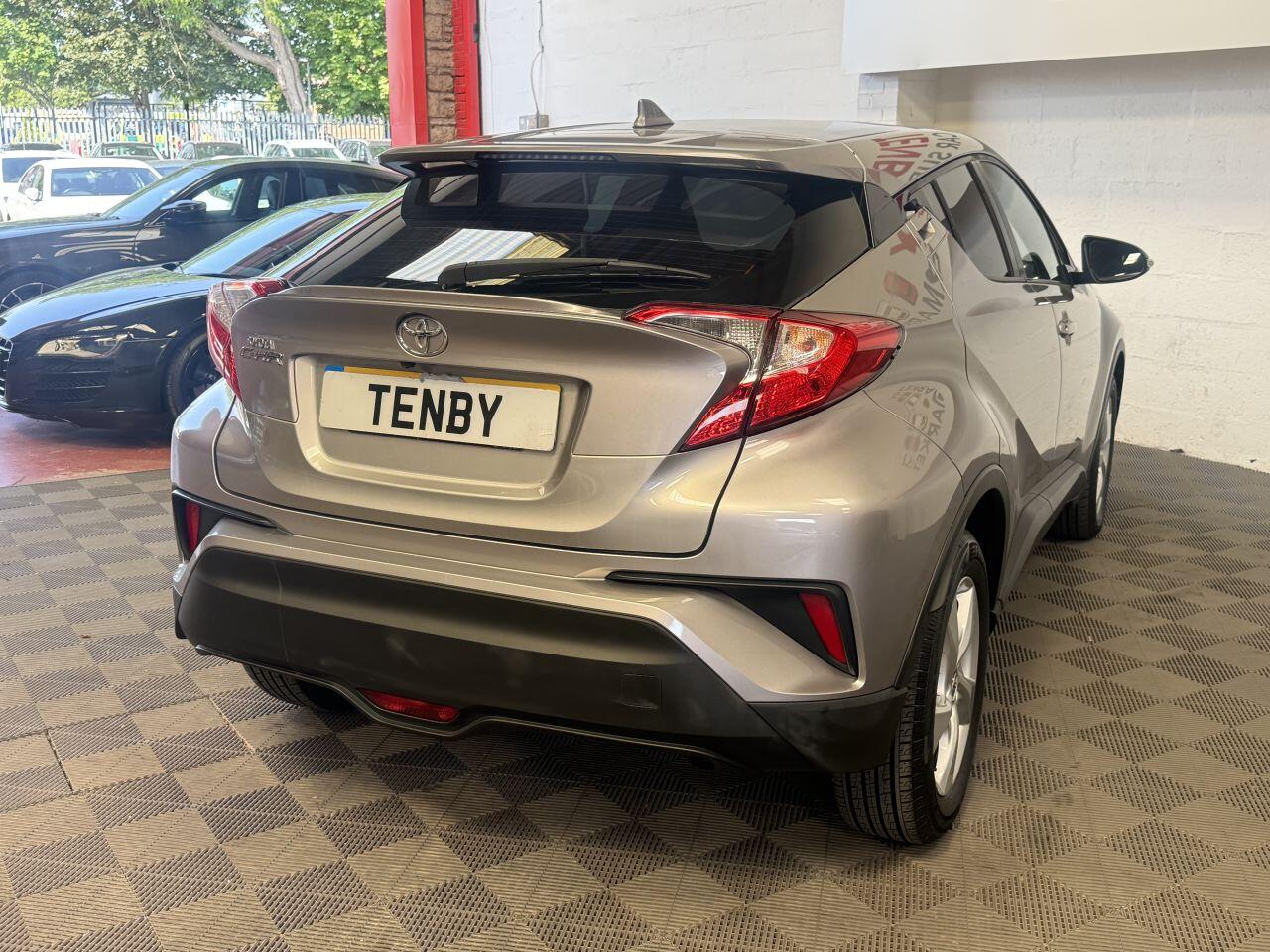 Toyota C-HR view 10