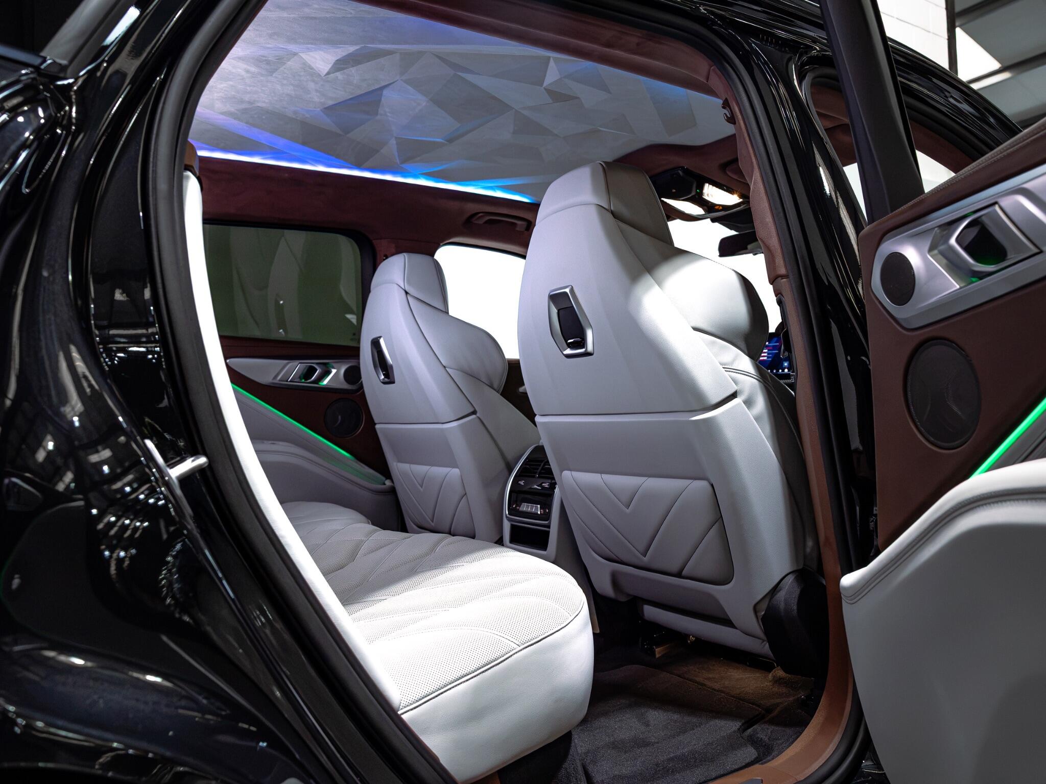 BMW XM view 33