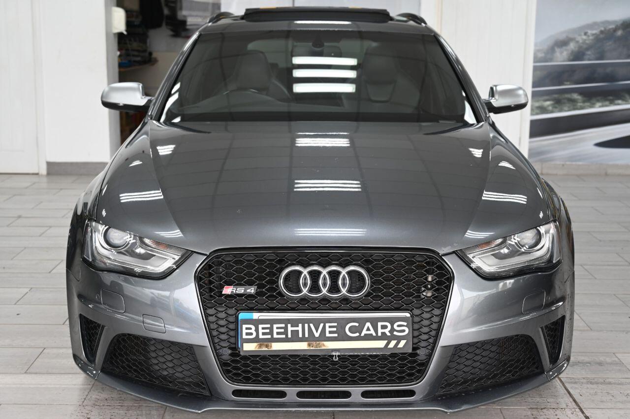 Audi RS4 Avant view 6