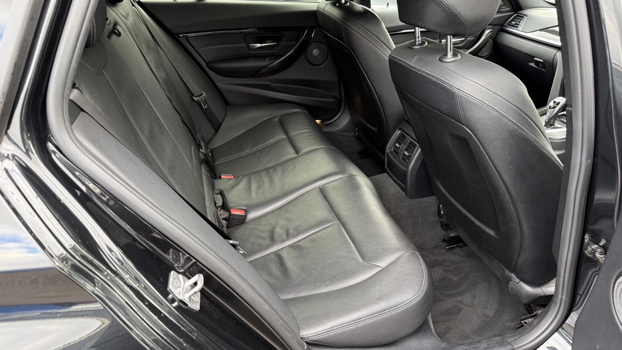 BMW 3 Series view 29