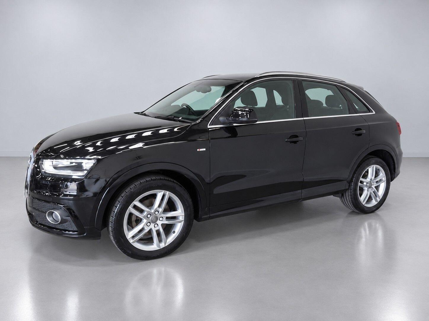 Audi Q3 view 5