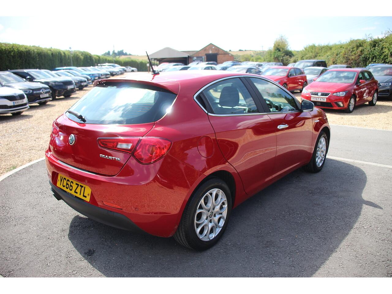 Alfa Romeo Giulietta view 11