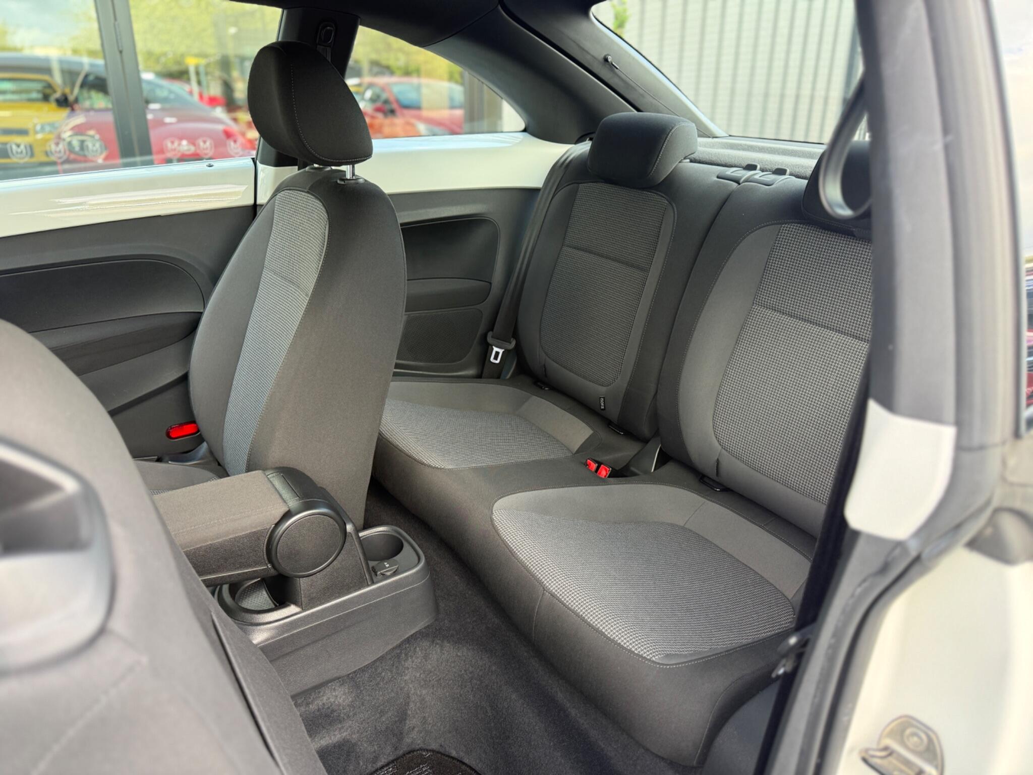 Volkswagen Beetle view 40