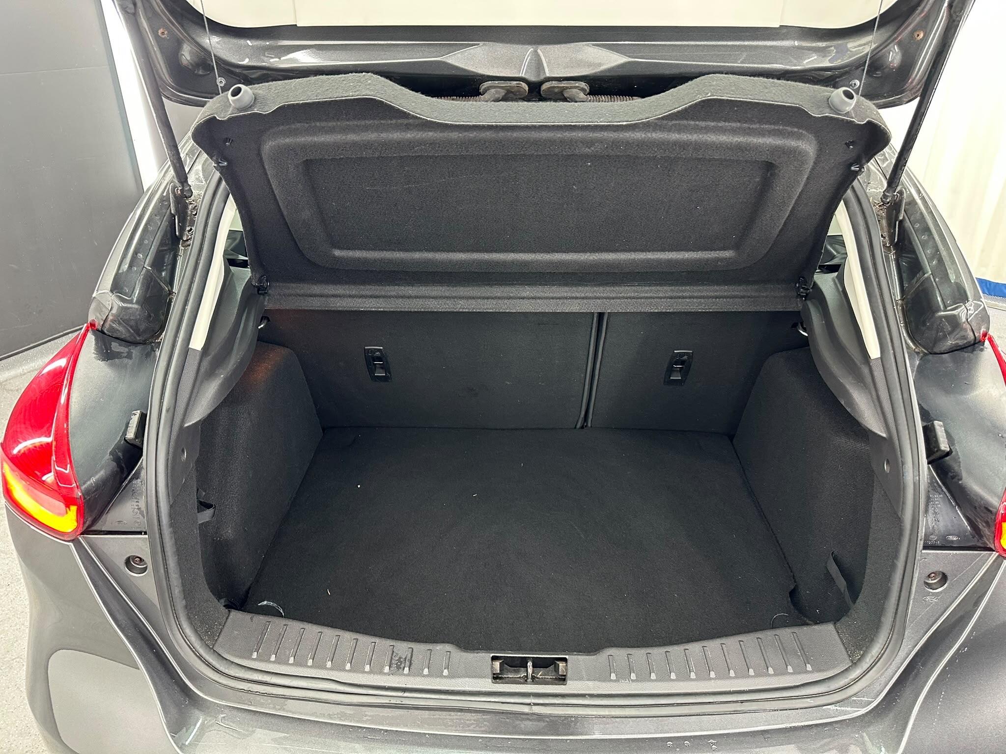Ford Focus view 20
