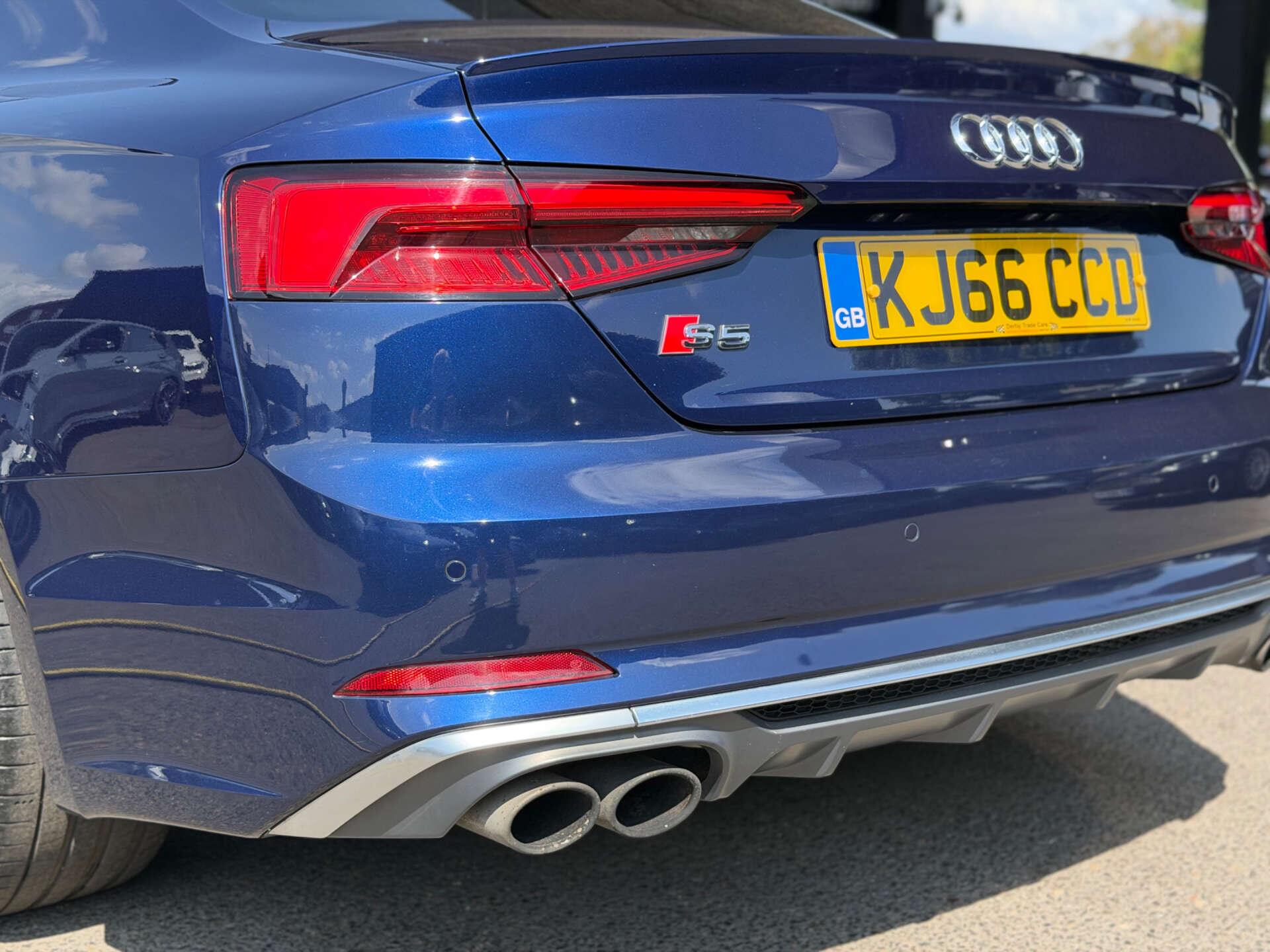 Audi S5 view 28