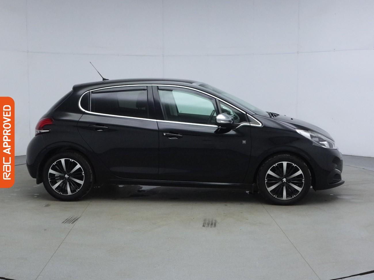 Peugeot 208 view 6