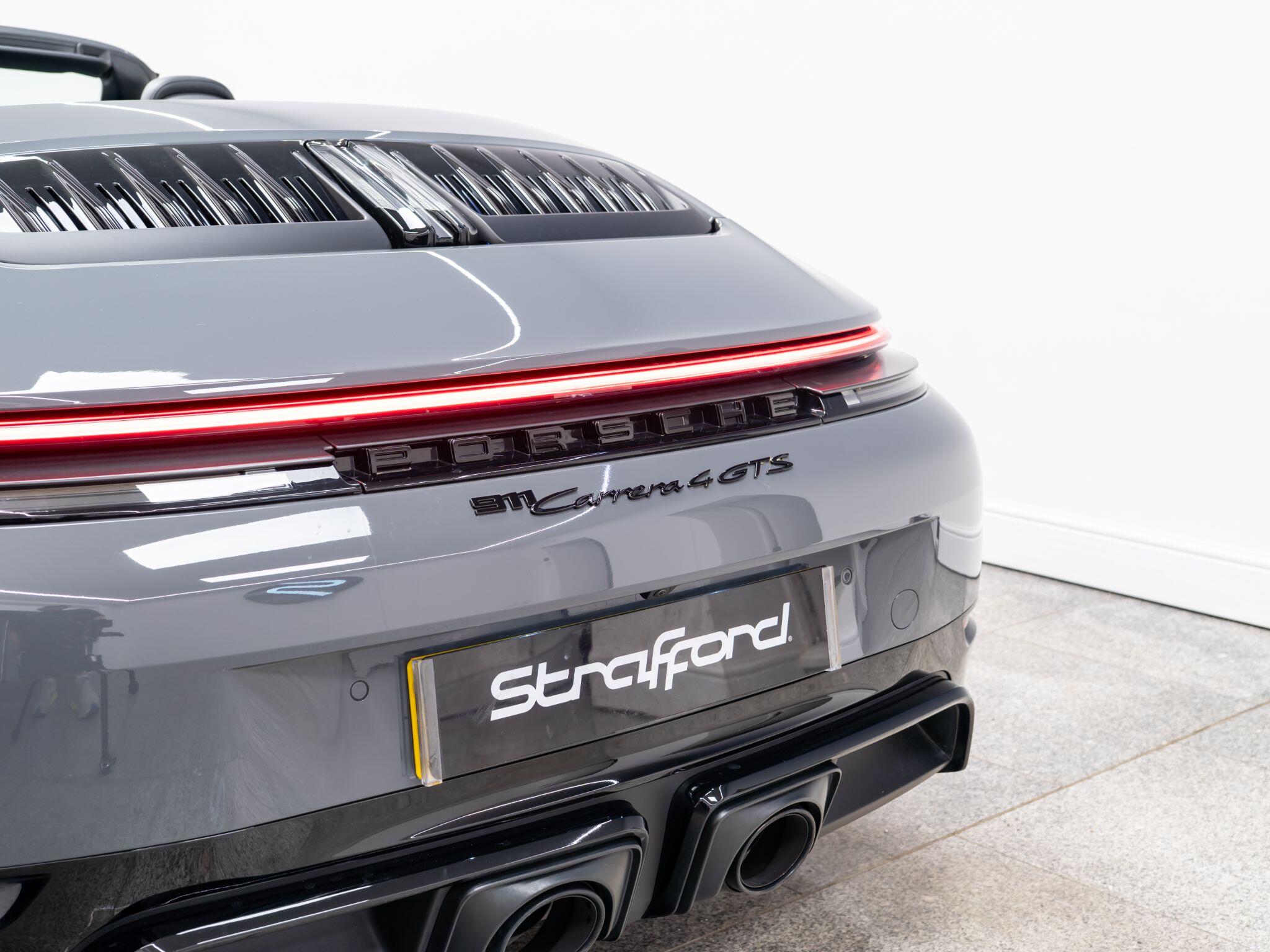 Porsche 911 view 18